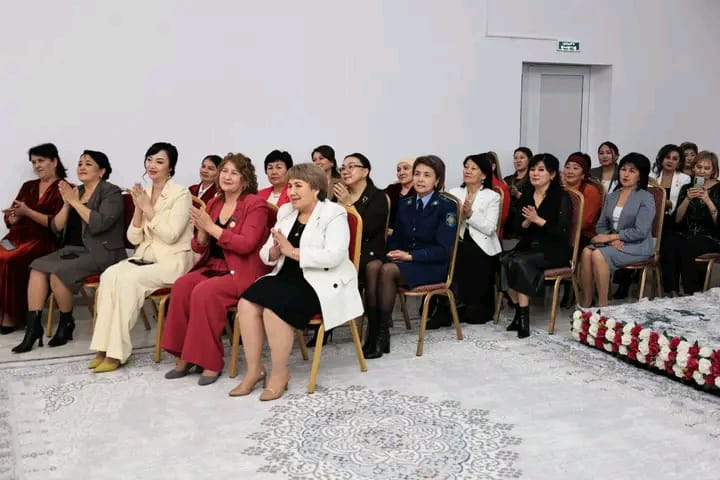 🔰 Анаға – тағзым, мейірімге – құрмет, нәзіктікке – ізет