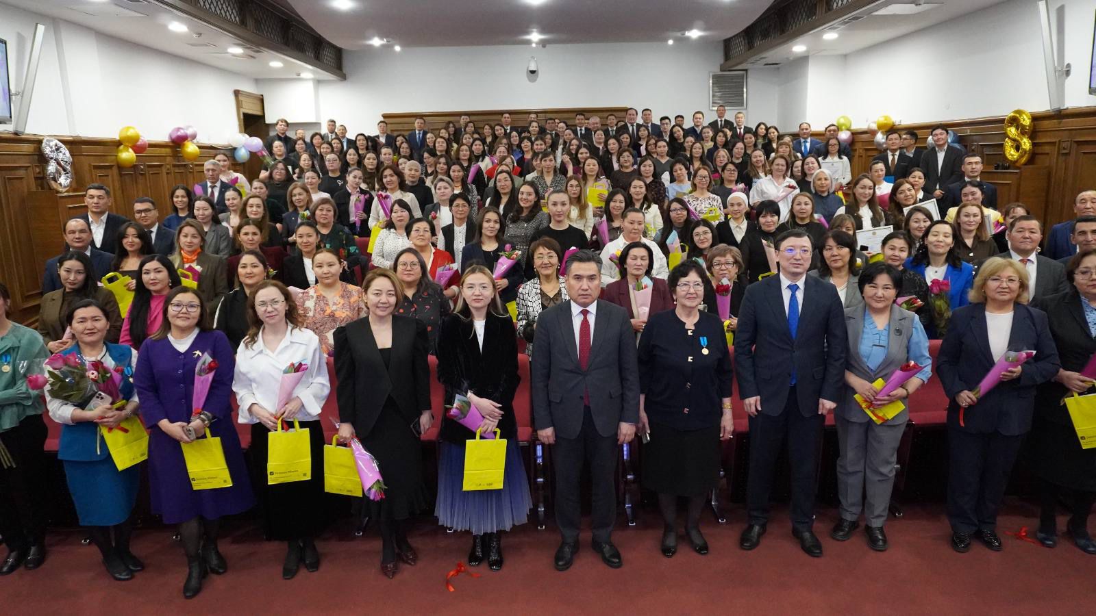 Қарағанды облысының мемлекеттік еңбек инспекторы мемлекеттік наградамен марапатталды