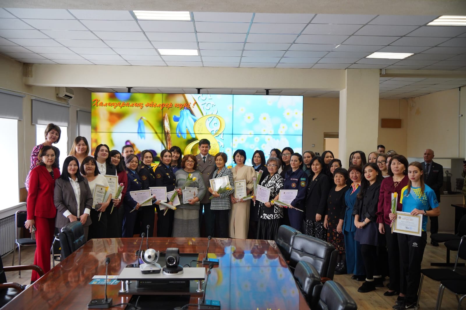 ШҚО ТЖД-де әйелдерді Халықаралық әйелдер күнімен құттықтады