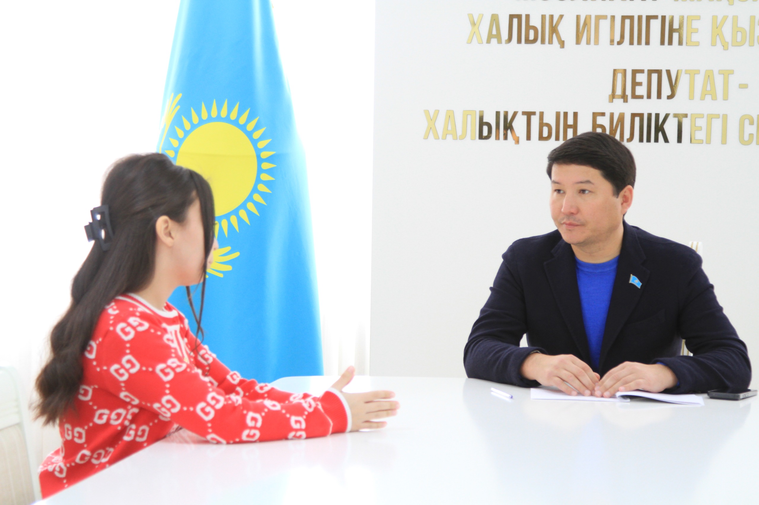 Депутаттар тұрғындарды қабылдады