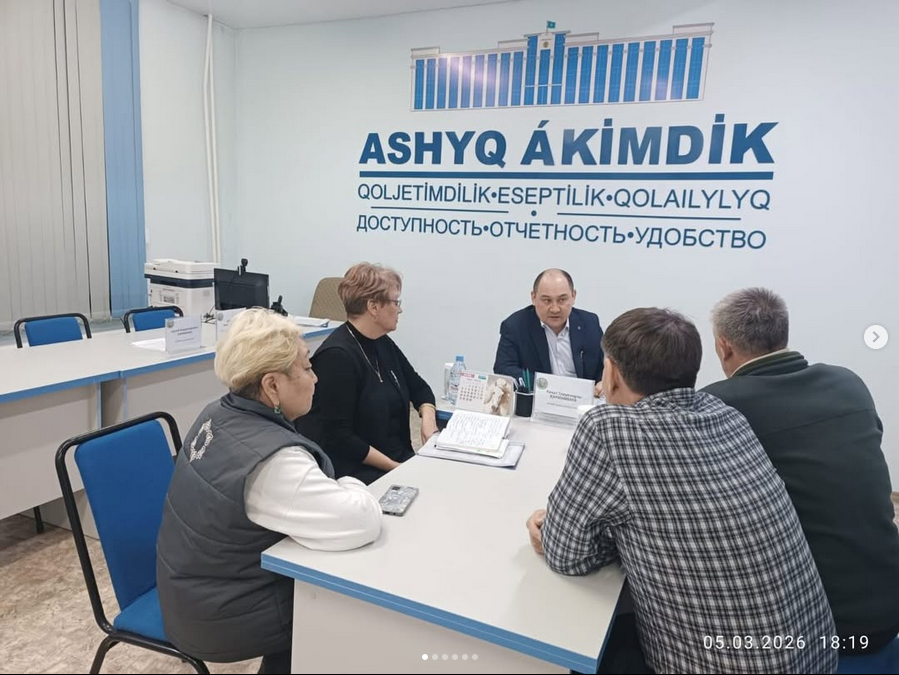 Состоялся прием граждан по личным вопросам. Жители обратились с рядом актуальных вопросов, среди которых благоустройство города, состояние и ремонт автомобильных дорог, определение даты празднования Дня города, а также вопросы трудоустройства.