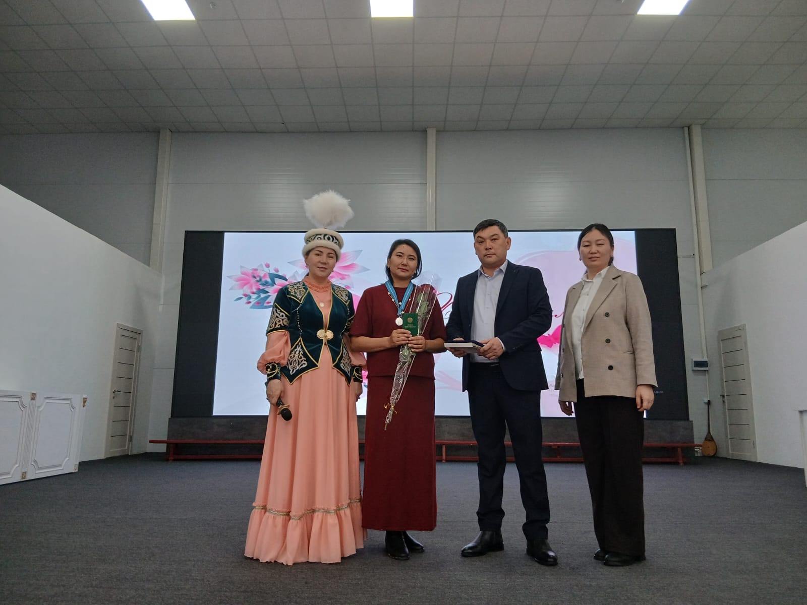 Балпық ауылдық округінде «Күміс алқа» мемлекеттік наградасын табыстау салтанатты рәсімі өтті.