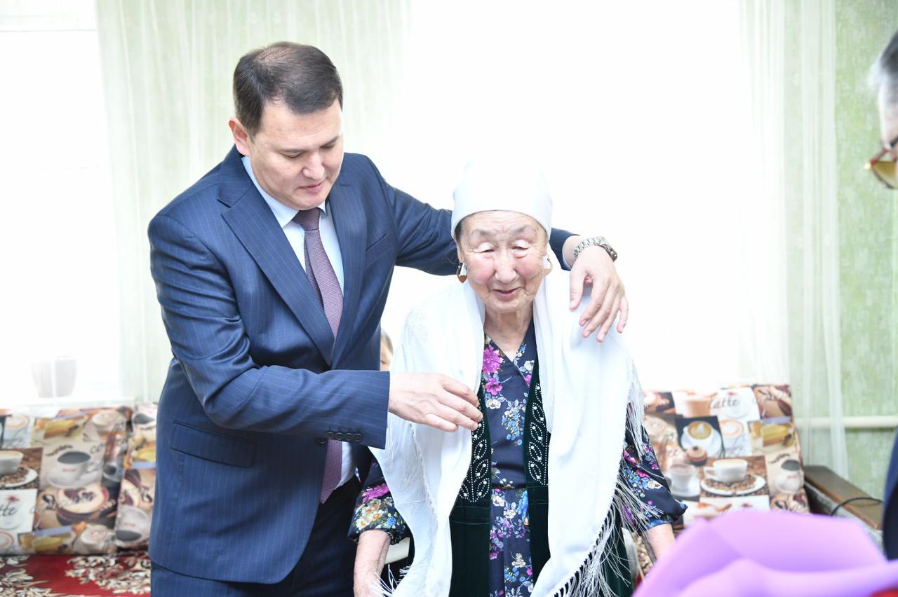 АРДАҚТЫ АНАЛАРҒА ҚҰРМЕТ КӨРСЕТІЛДІ