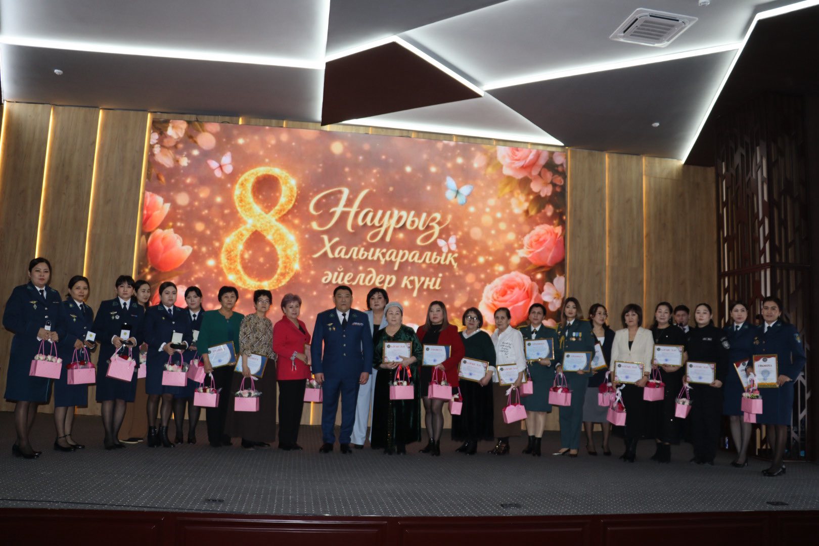 Қызылордалық полицейлер «Нәзіктік нұры – қоғам тыныштығының кепілі» атты мерекелік шара ұйымдастырды