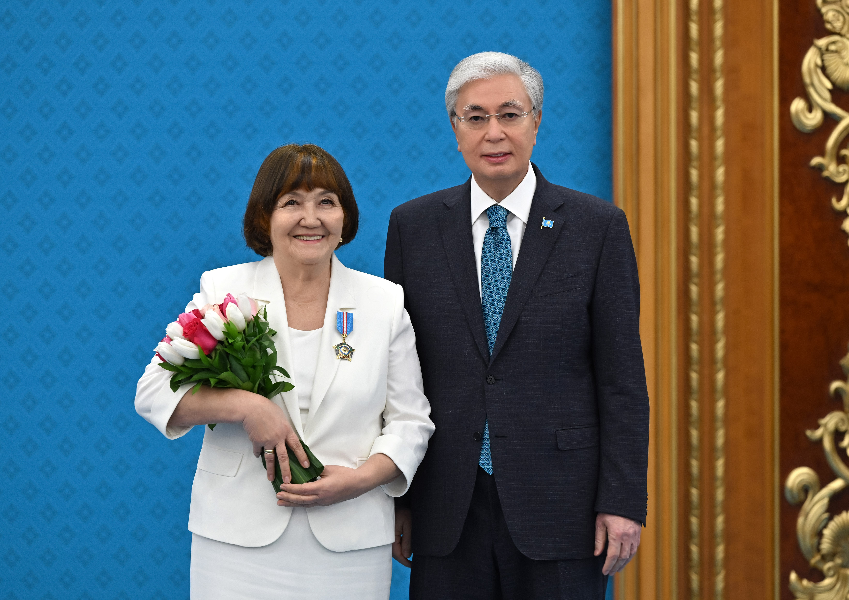 Глава государства наградил орденом «Құрмет» руководителя ансамбля танца «Зыряночка» из ВКО