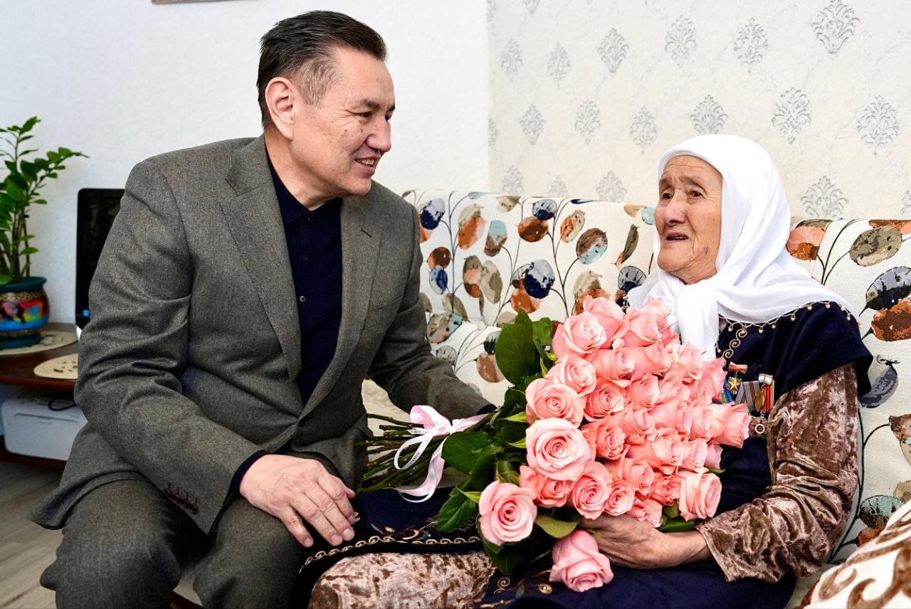 Аким ВКО поздравил с 8 Марта женщин-ветеранов