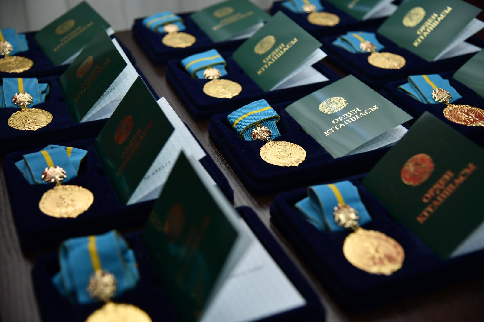 АУДАН ӘКІМІ «АЛТЫН» ЖӘНЕ «КҮМІС» АЛҚА ИЕЛЕРІН МАРАПАТТАДЫ