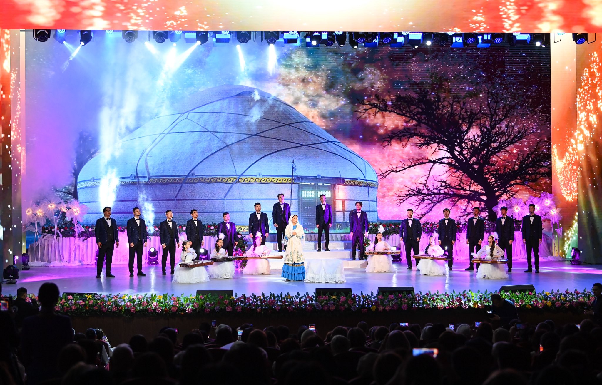 Халықаралық әйелдер күніне орай «Ана – әлемнің бесігі» атты салтанатты шара өтті