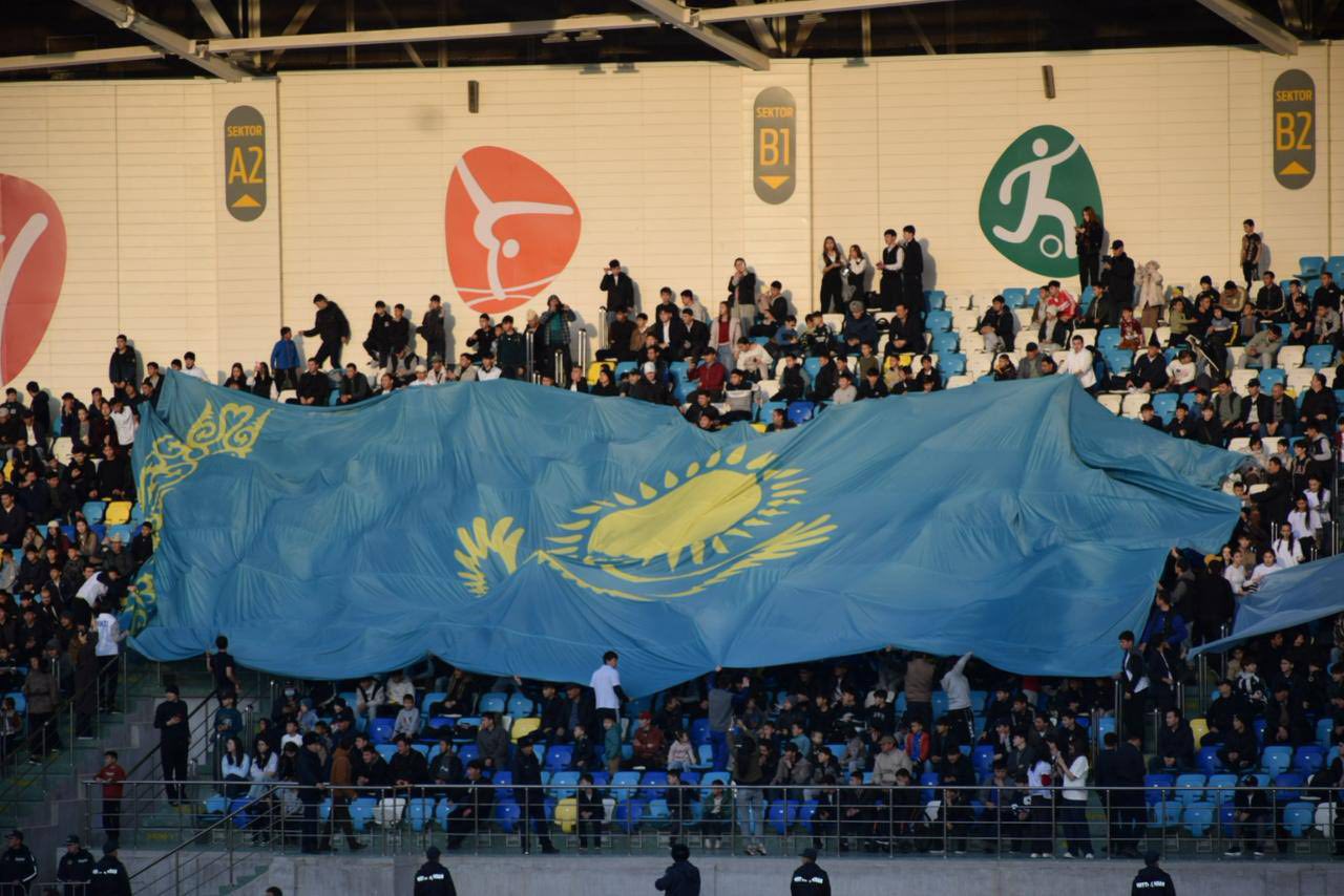 ТҮРКІСТАНДАҒЫ СТАДИОНДА 7 МЫҢ АДАМ РЕФЕРЕНДУМҒА ҚОЛДАУ КӨРСЕТТІ