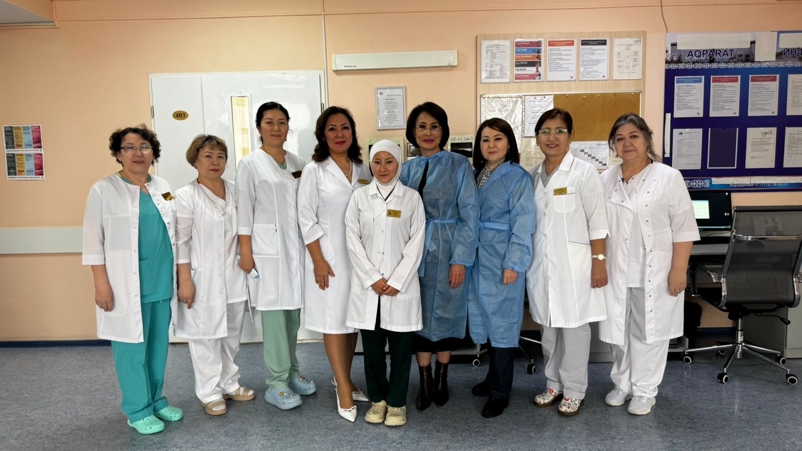 Министр здравоохранения поздравила молодых мам в столичном роддоме