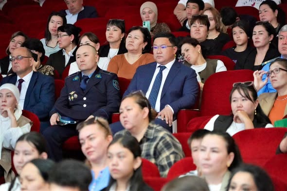 ТҮРКІСТАН: КЕНТАУДА БАЛА ТӘРБИЕСІ ТАҚЫРЫБЫНДА КЕЛЕЛІ КЕЗДЕСУ ӨТТІ