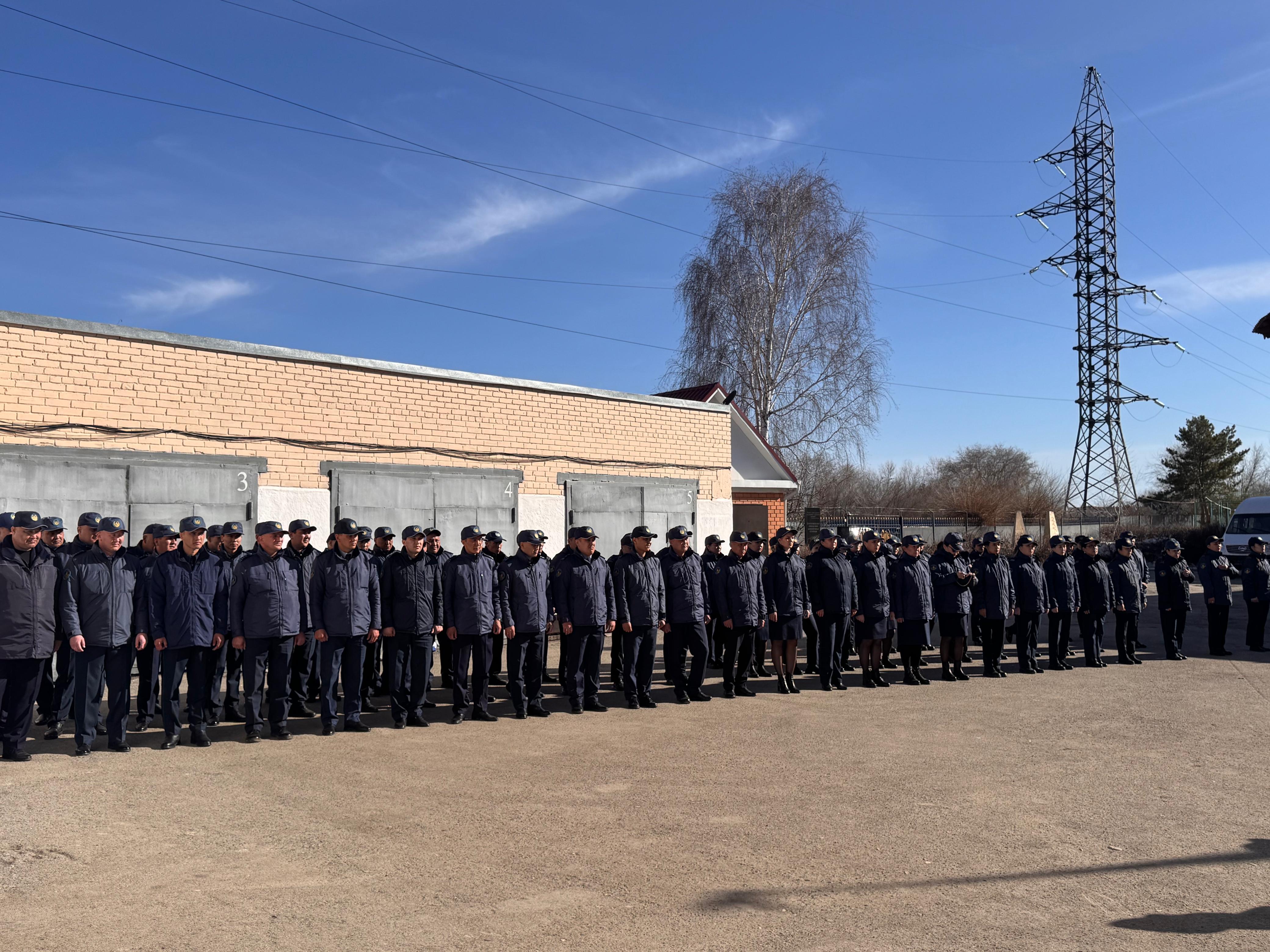 Қостанай облысы бойынша Қылмыстық-атқару жүйесі департаментіне қарасты пробация қызметі қызметкерлерімен саптық тексеріс өткізілді. Іс-шара барысында қызметкерлердің сыртқы келбеті, қызметтік тәртібі және дайындық деңгейі тексерілді. Бұл шара қызмет сапасын арттыруға және тәртіпті нығайтуға бағытталған