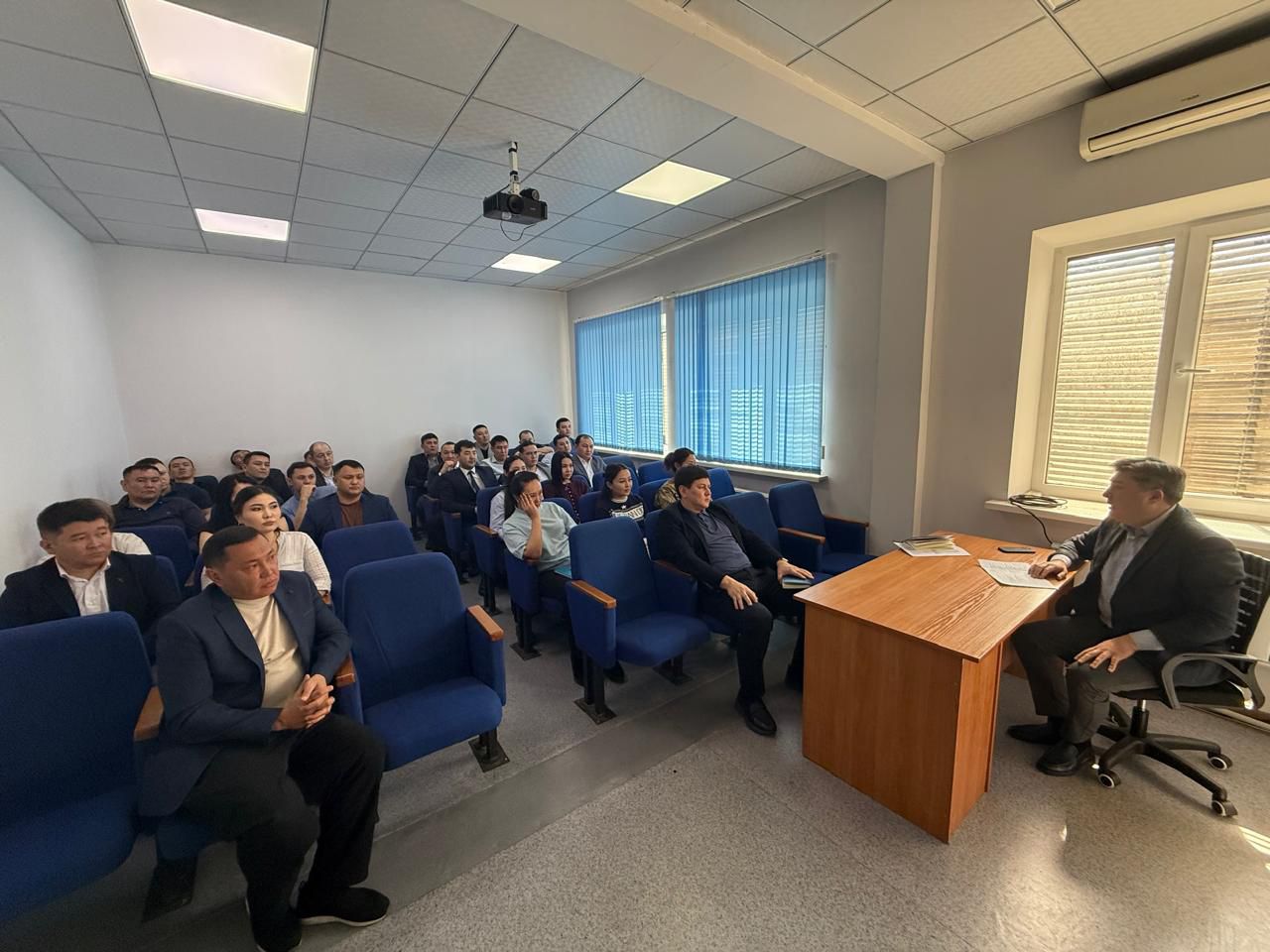 Өкілдік Алматы қаласы бойынша Қазақстан Республикасы Ұлттық қауіпсіздік комитетінің тергеу изоляторы қызметкерлерімен жұмыс кездесуін өткізді.