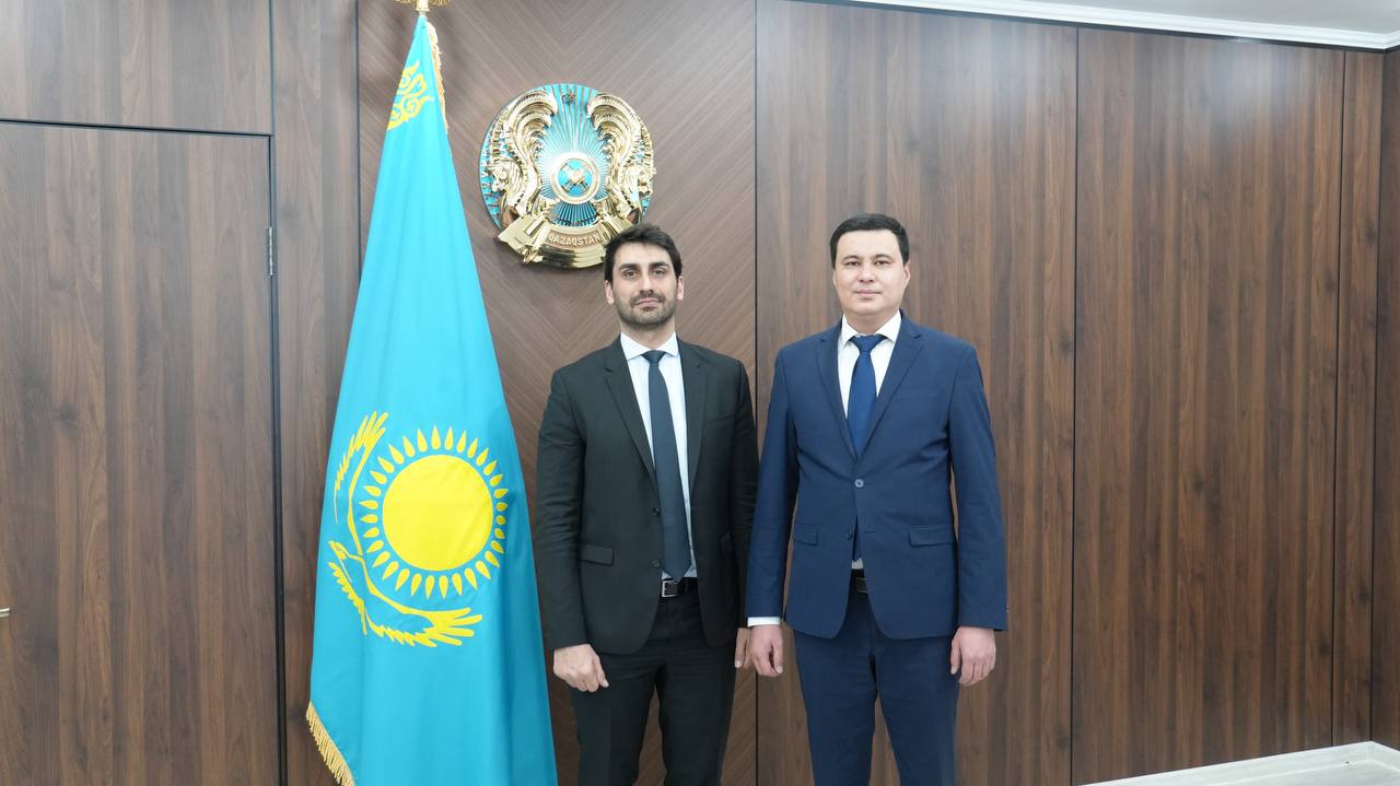 ЕҚЫҰ Хатшылығының саяси қызметінің басшысымен кездесті