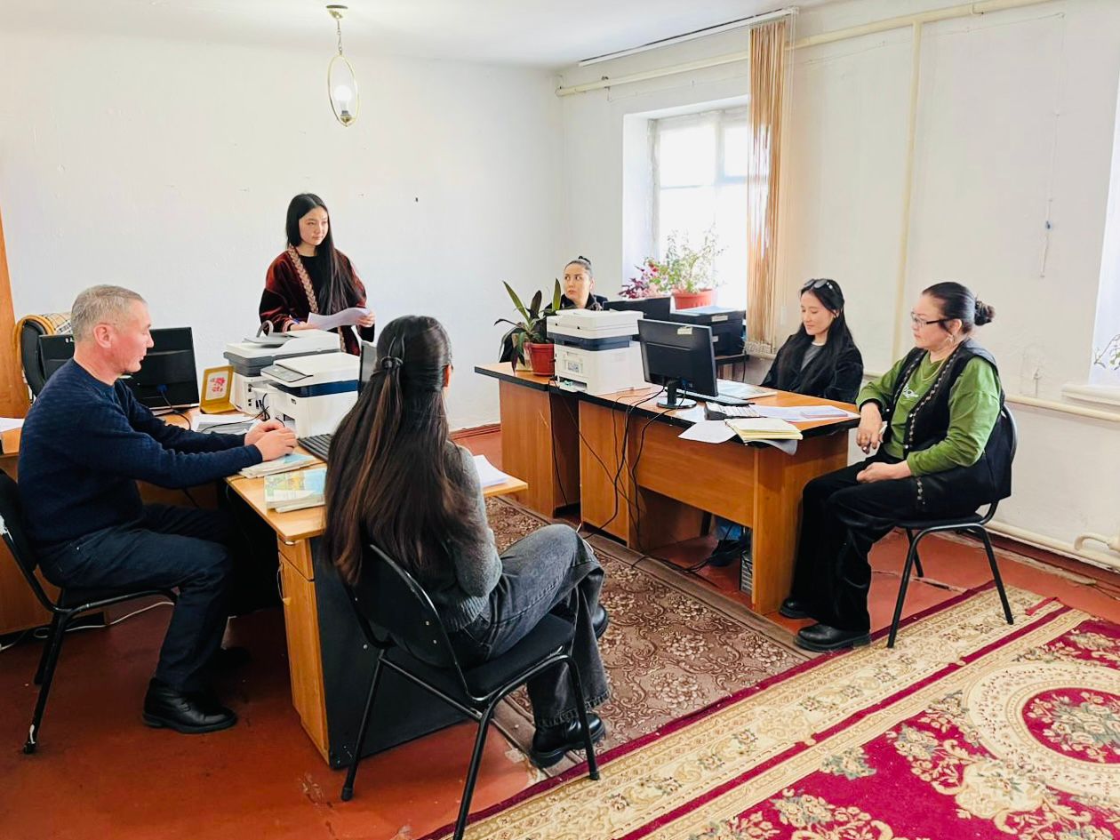 "Бақтыбай ауылдық округі әкімінің аппараты" мемлекеттік мекемесінде қызметкерлер арасында «Өз-өзіне қызмет көрсету» тақырыбында дөңгелек үстел өтті.