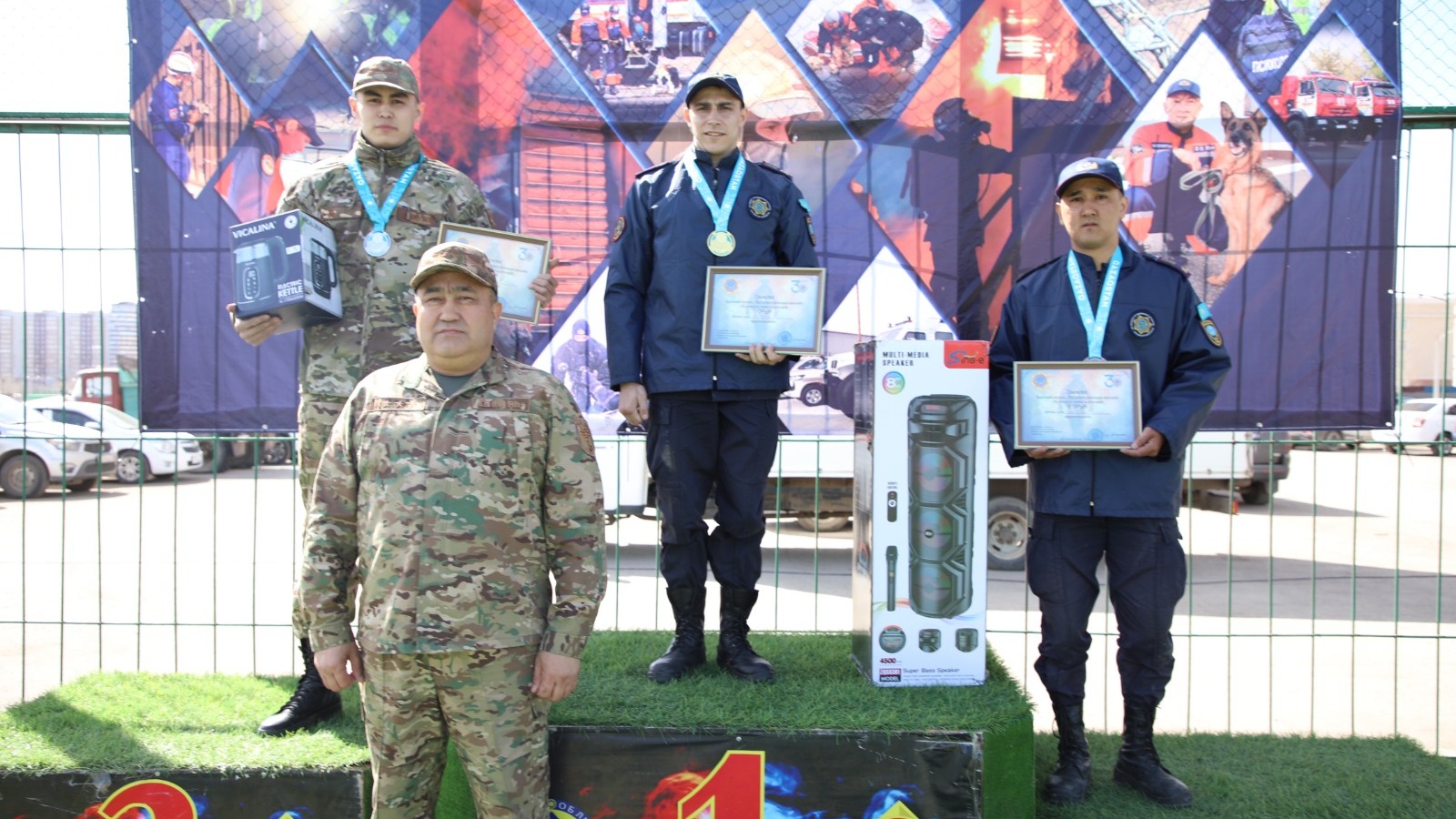 Үш минутта 25 қабат: Қарағанды облысында өрт сөндірушілер жарысты