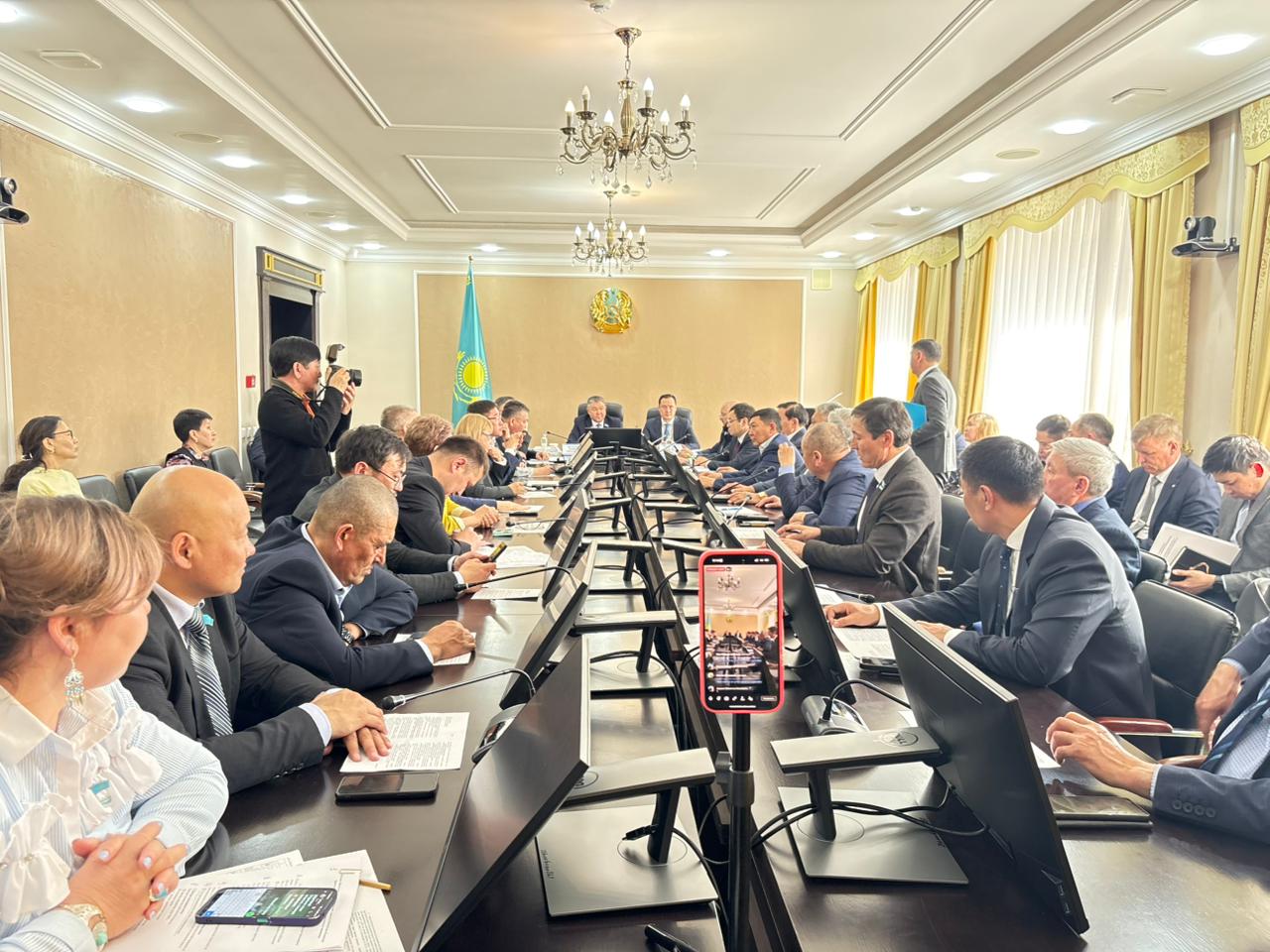 Сессияда инженерлік инфрақұрылым, тарифтік саясат және әлеуметтік сала мәселелері қаралды