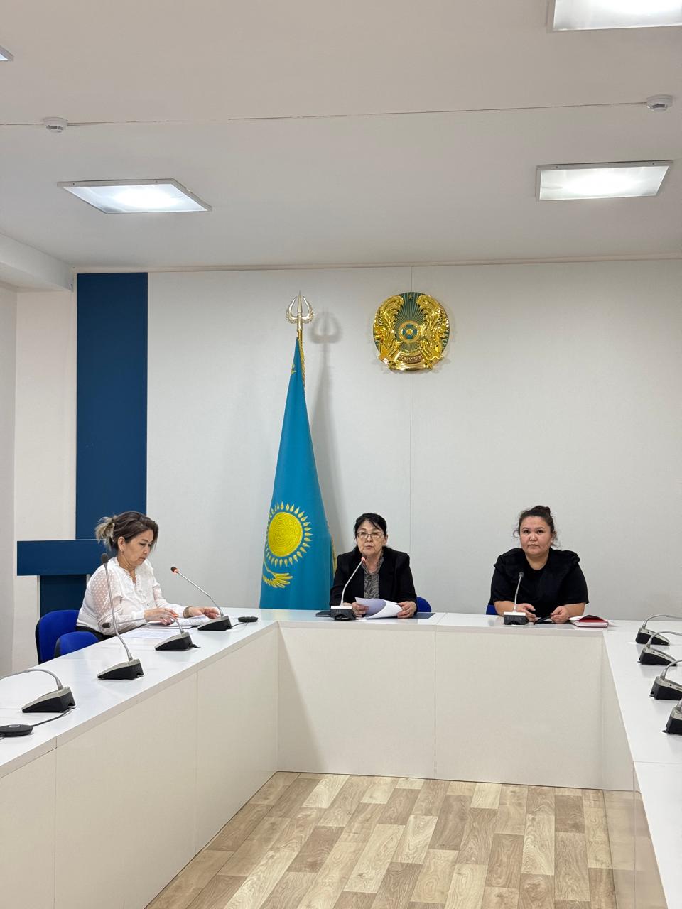 2026 жылғы 09 сәуірінде  Маңғыстау облысының санитариялық-эпидемиологиялық бақылау департаменті (бұдан әрі-Департамент) өңірде орналасқан  білім беру және тәрбиелеу ұйымдарының ас блоктарында  (мектеп, интернат, мектепке дейінгі мекемелер, балалар үйі, кәсіптік, орта, жоғарғы  оқу орындары, жазғы сауықтыру лагерлері, балалар білім және тәрбие алатын ұйымдасқан ұжымдардың барлық түрі) санитарлық-эпидемиологиялық қауіпсіздікті қамтамасыз етуге бағытталған 2025-2026 жылдарға арналған жол картасы және  Департаментінің 2026 жылға арналған негізгі ұйымдастыру іс-шараларының жоспары негізінде жазғы сауықтыру лагерлер  ашу кезеңінде жіберілетін бұзушылықтар, мектеп жаңындағы сауықтыру лагерлеріне қойылатын санитариялық талаптар және жұқпалы аурулардың алдын алу  мақсатында Маңғыстау облысының білім басқармасымен бірлесе мектеп жаңындағы жазғы  сауықтыру лагерлеріне облыстық семинар-кеңес өткізілді.