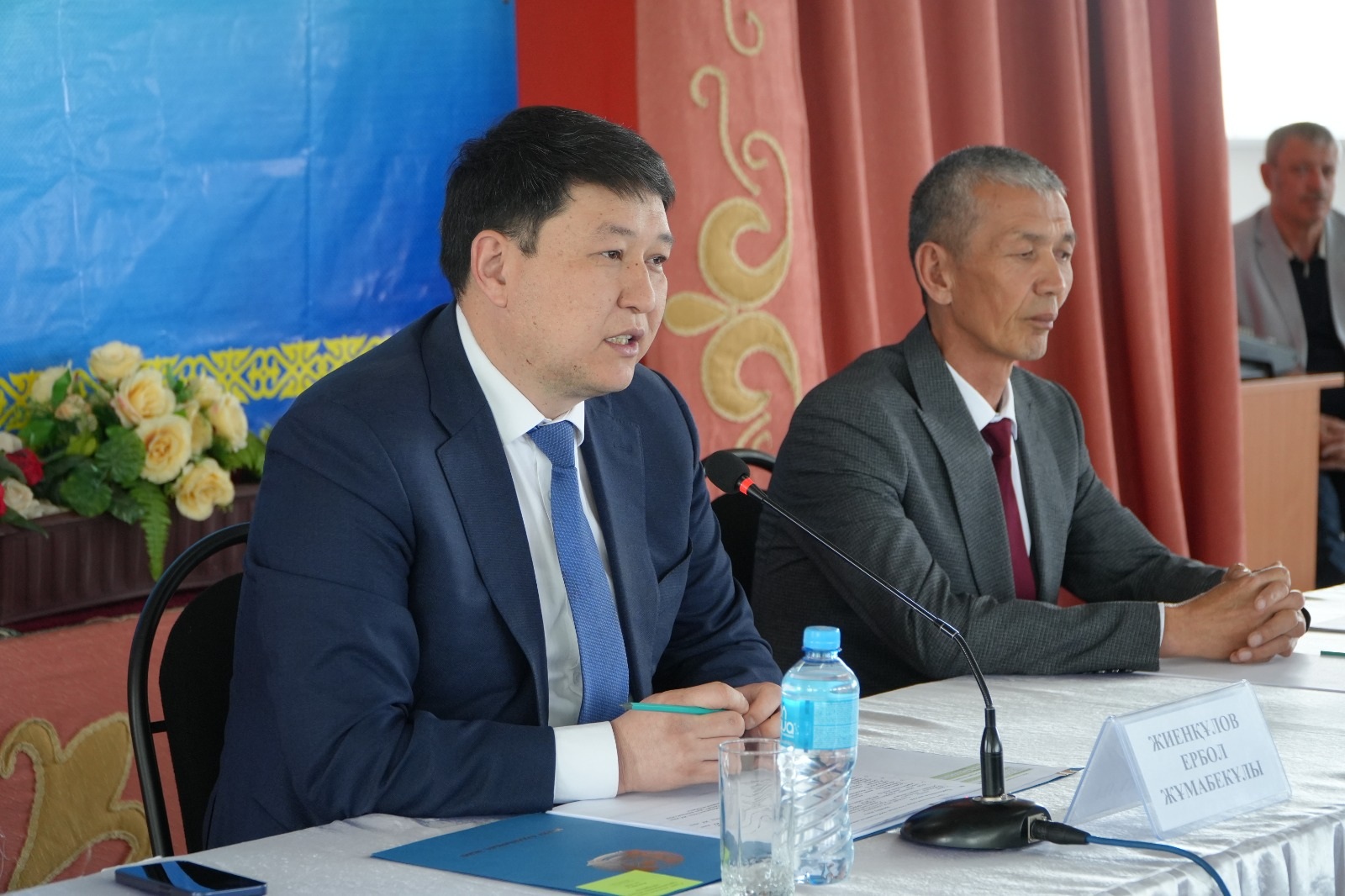 СҰРАТ ПЕН ЖАҢАТОҒАН ОКРУГТЕРІ  ТҰРҒЫНДАРЫНЫҢ САУАЛДАРЫ НАЗАРҒА АЛЫНДЫ