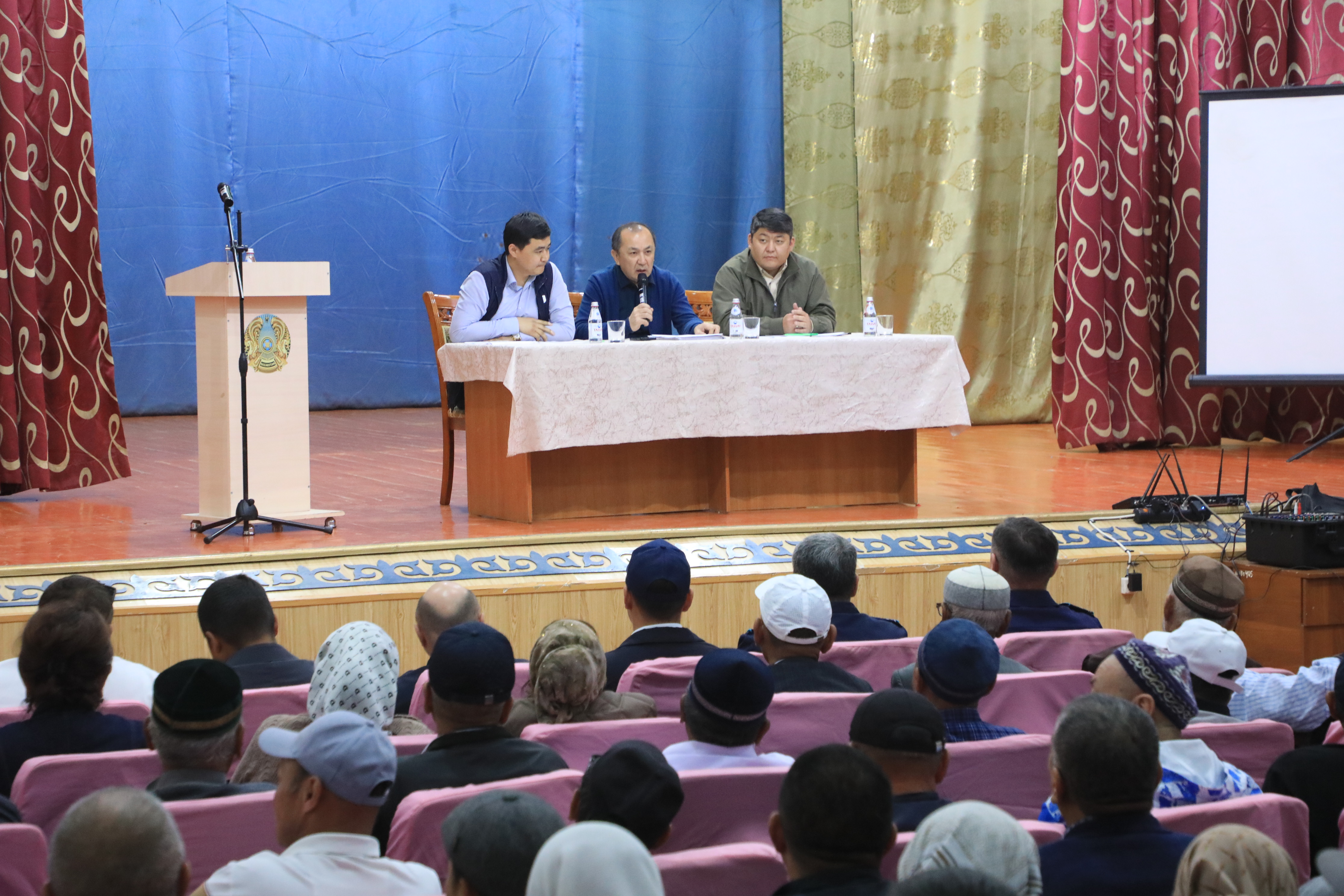 САРЫАГАШ: ВСТРЕЧА С ЖИТЕЛЯМИ НАСЕЛЁННОГО ПУНКТА ДЕРБИСЕК