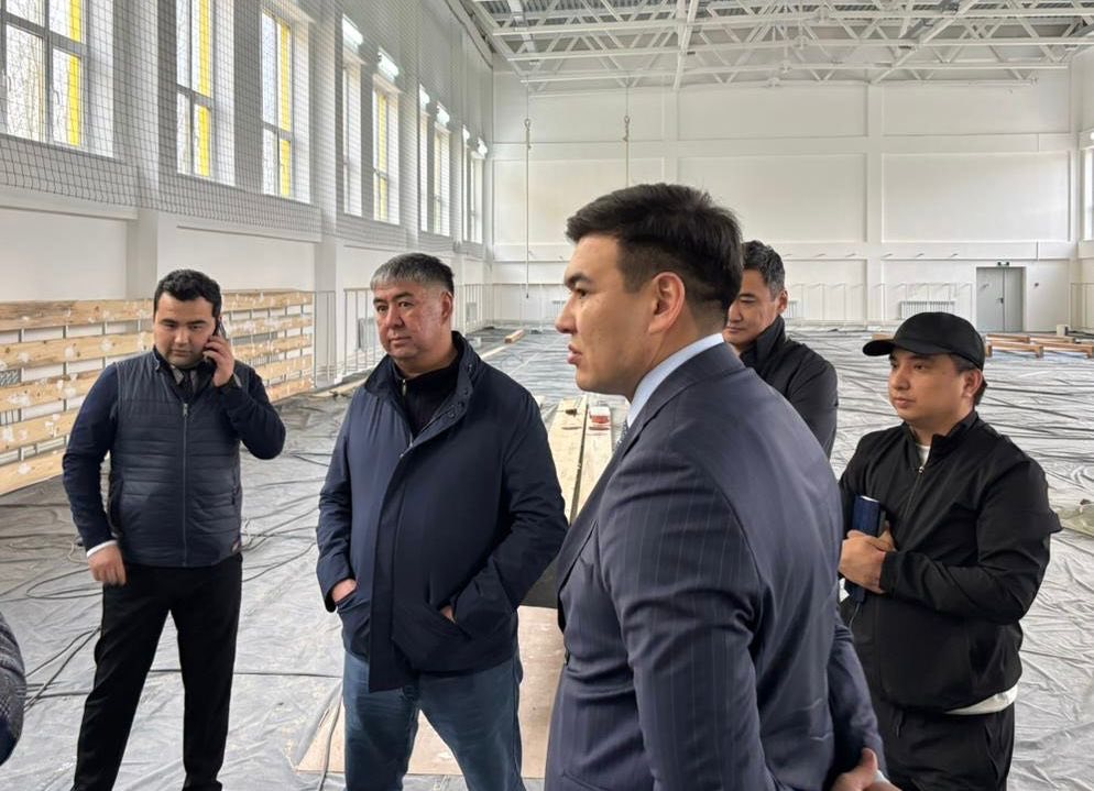 AMANAT партиясының елордалық филиалының өкілдерімен бірлесіп, №27 мектепте салынып жатқан қосымша ғимараттың құрылысымен танысты (07.04.2026)