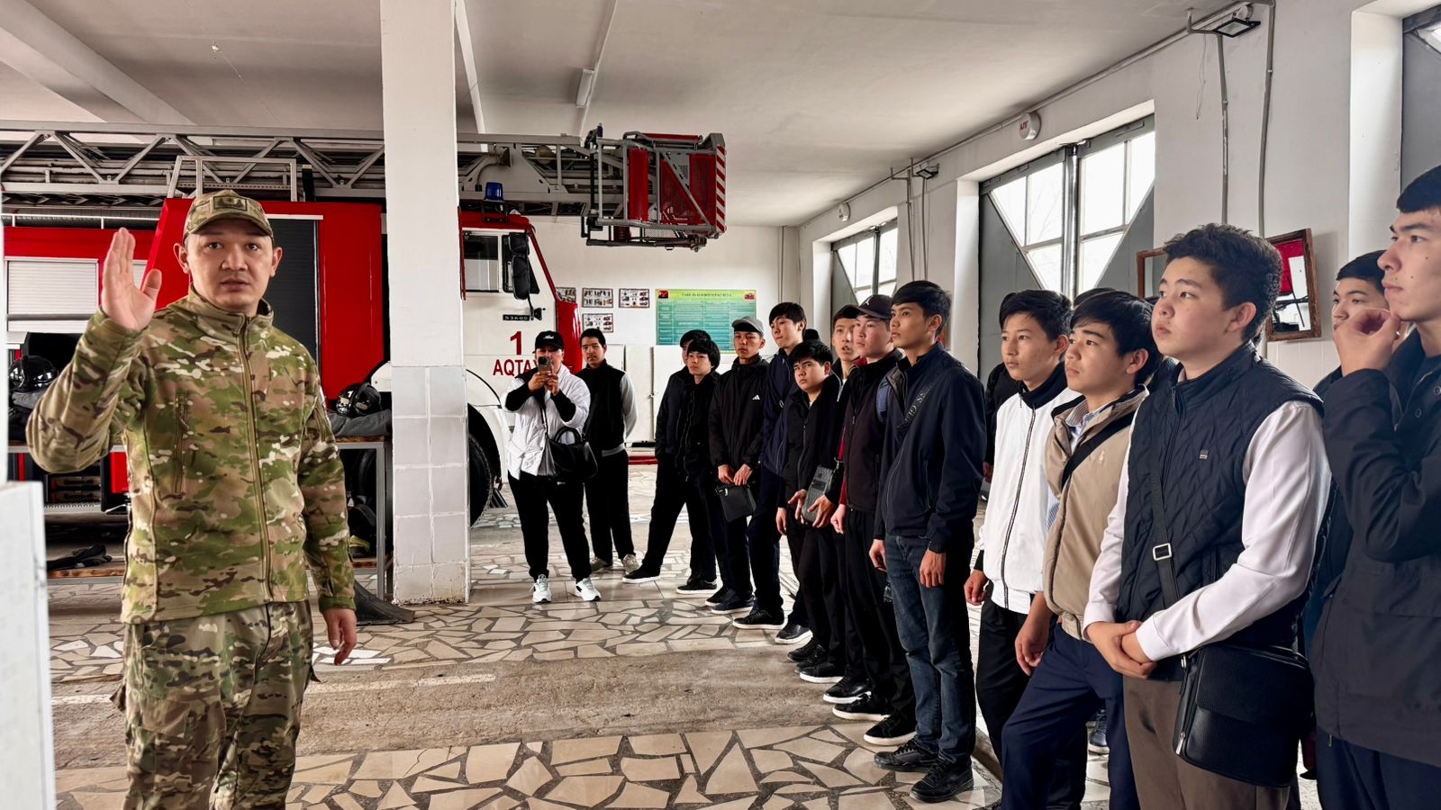 Мамандықпен танысу: студенттер өрт сөндіру бөлімі мен музейге барып қайтты