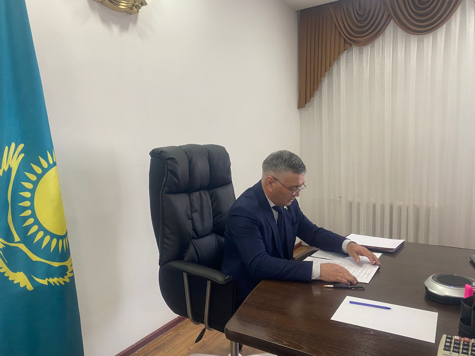 Кезектен тыс сессия