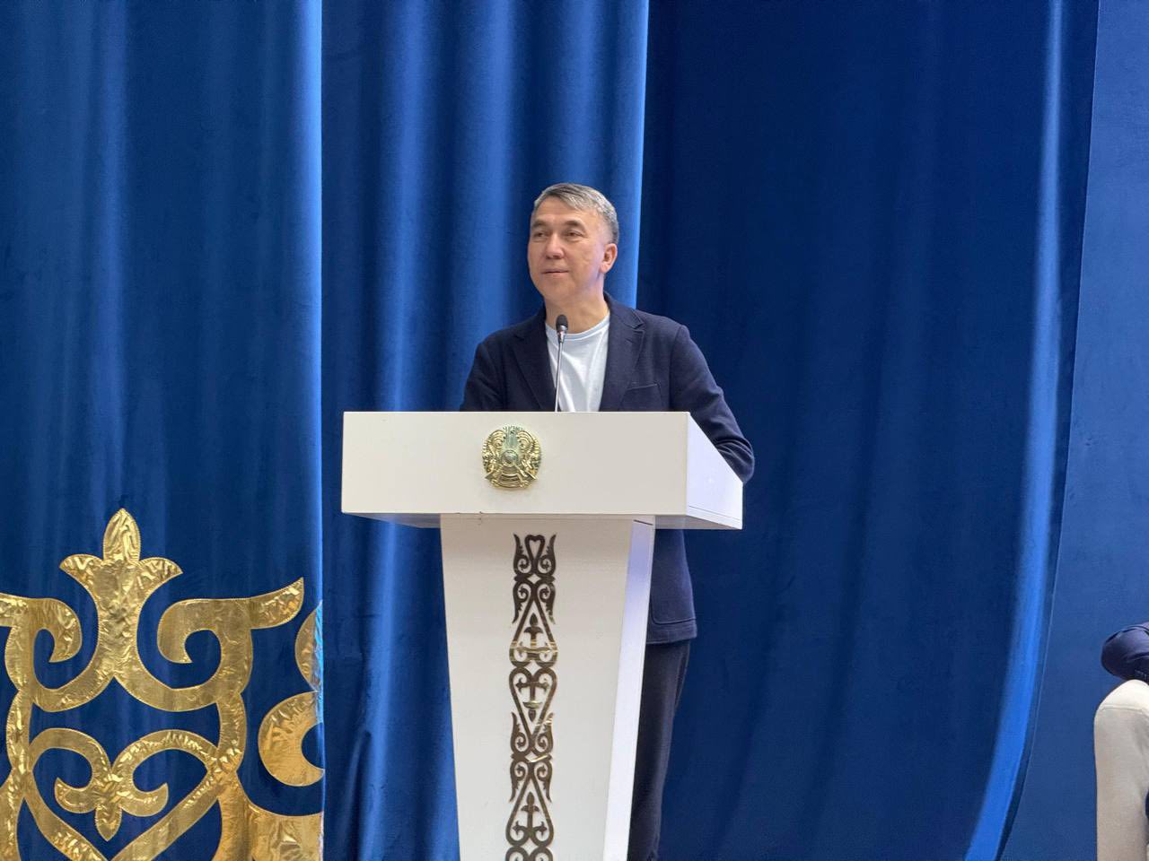 ЗАҢ МЕН ТӘРТІП: ҚАУІПСІЗ БОЛАШАҚ ҮШІН АУДАН ЖАСТАРЫМЕН КЕЗДЕСУ ӨТТІ