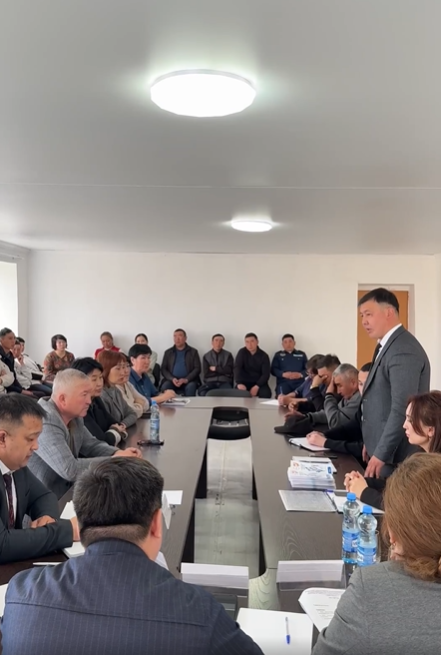 Қайнар ауылында кәсіпкерлік және ауыл шаруашылығы бөлімінің ұйымдастыруымен жиын өтті