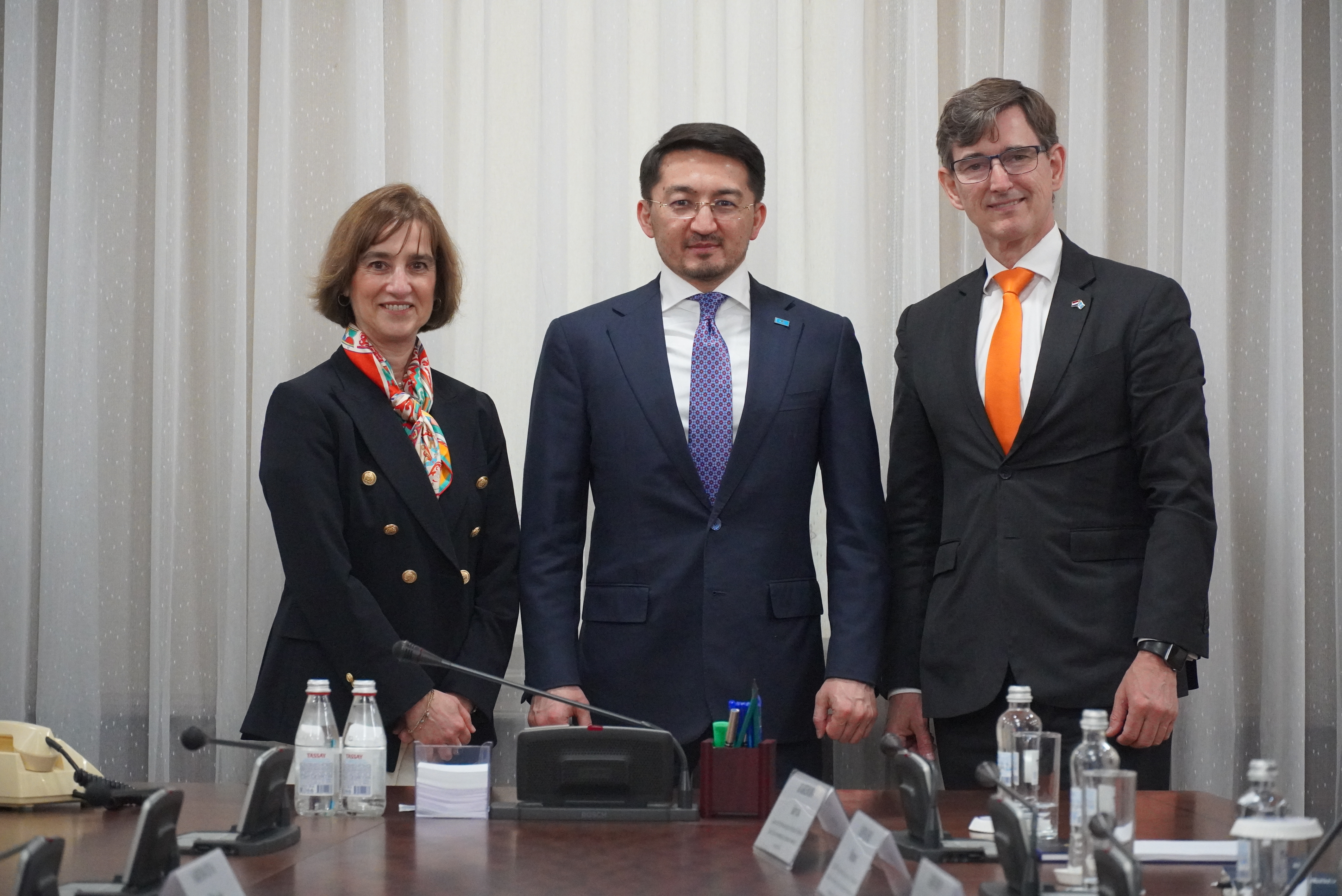 Philips компаниясымен медицинаға ЖИ шешімдерін енгізу мәселесі талқыланды