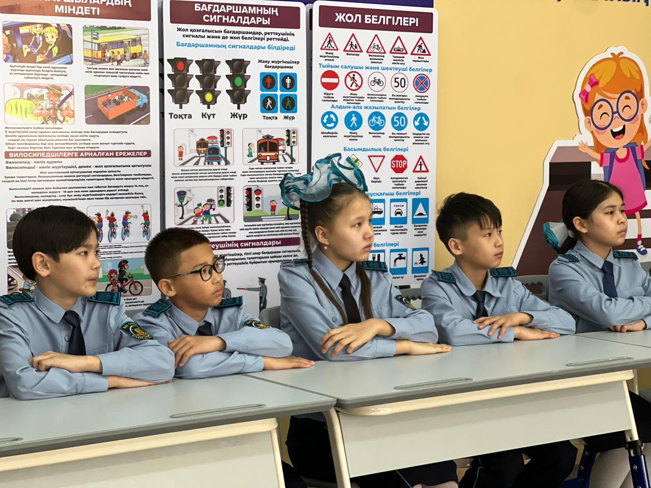 Балалық шақтан басталған қауіпсіздік: Маңғыстауда оқушыларға жолда жүру қауіпсіздігі үйретілуде