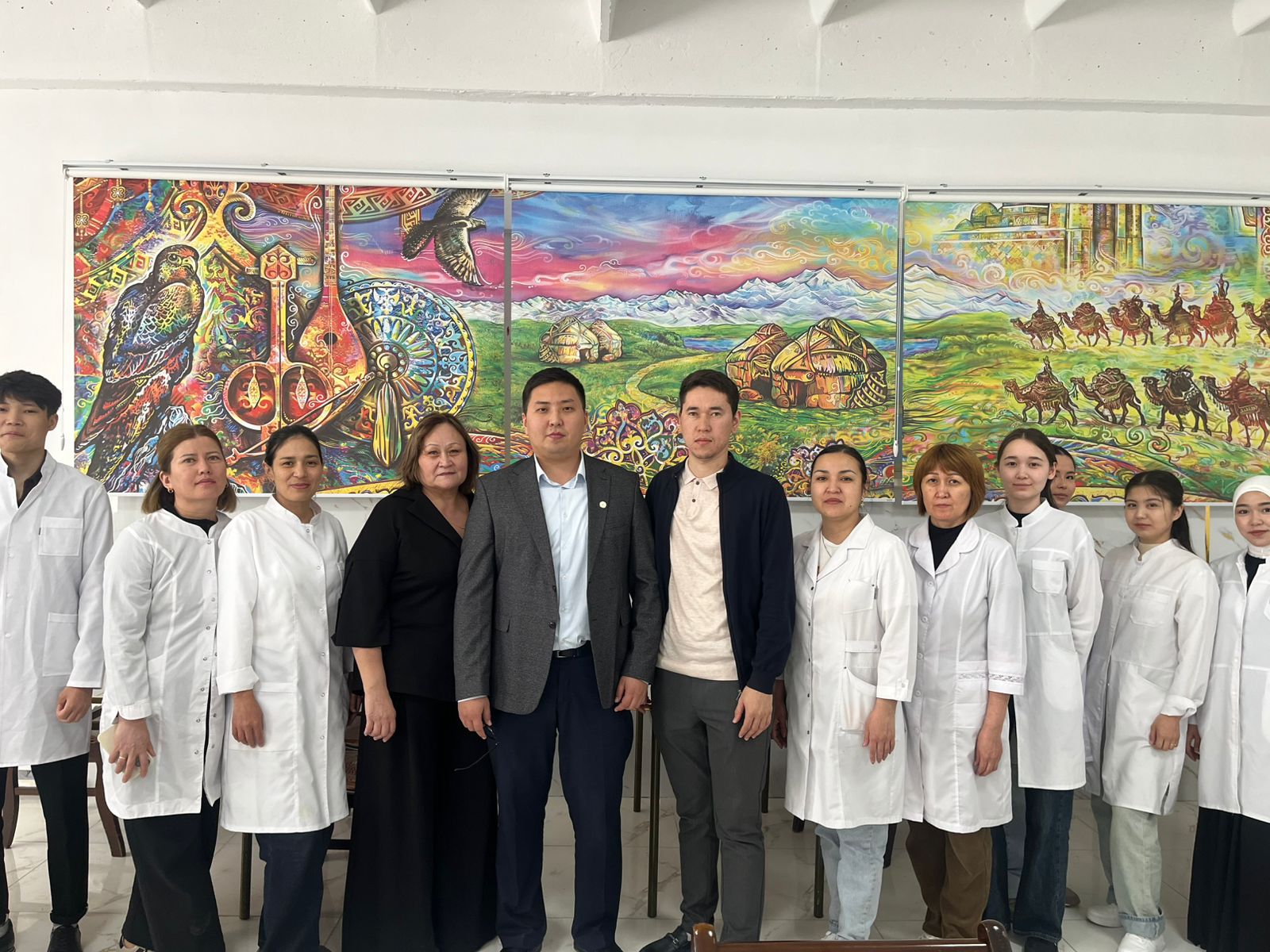 2026 жылғы 09 ақпанда ҚР ДСМ Медициналық және фармацевтикалық бақылау Комитетінің Ақтөбе облысы бойынша департаментінің мамандарымен Кеңес Одағының Батыры М.Маметова атындағы Ақтөбе жоғары медициналық колледжі және  Бопай ханым жоғары медициналық колледжінің базасында фармацевтикалық бөлімінің түлектерімен «Дәрілік заттар мен медициналық бұйымдардың айналысы саласындағы маман сертификатын беру» мемлекеттік қызмет бойынша түсіндіру жұмыстары жүргізілді.