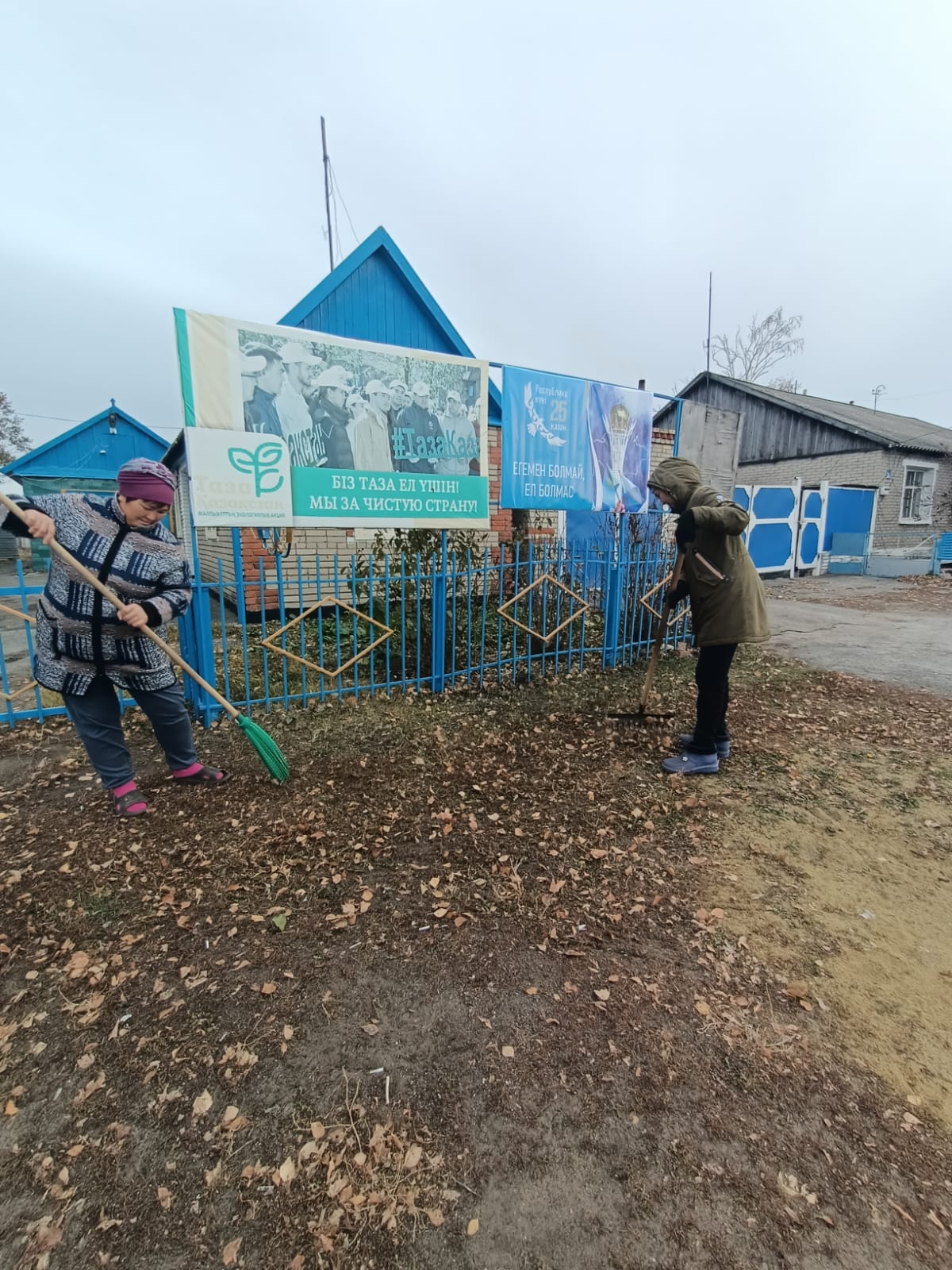 «Таза Қазақстан» республикалық акциясын іске асыру аясында, ауылды абаттандыру мақсатында Жданов ауылдық округі әкім аппаратының қызметкерлері сенбілік өткізді. Іс-шара барысында іргелес аумақ қоқыстан тазартылып, санитарлық жағдайы жақсартылып, аумақ ретке келтірілді.