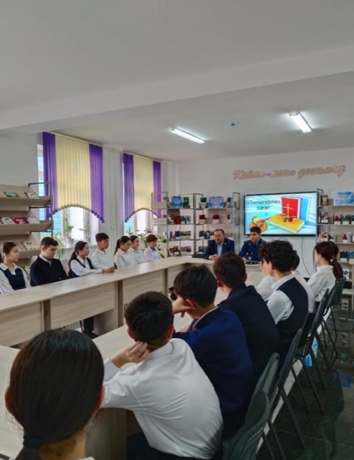 Таразда полиция тәлімгерлері оқушылармен кездесу өткізді