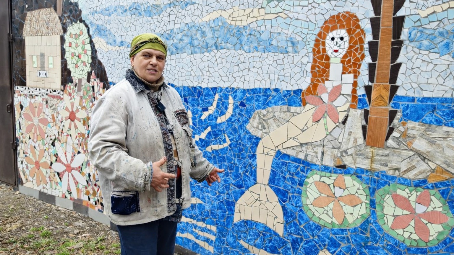 Ертегі мекендеген үй: қарағандылық шебер сұр қабырғаларға мозаикамен жан бітіруде