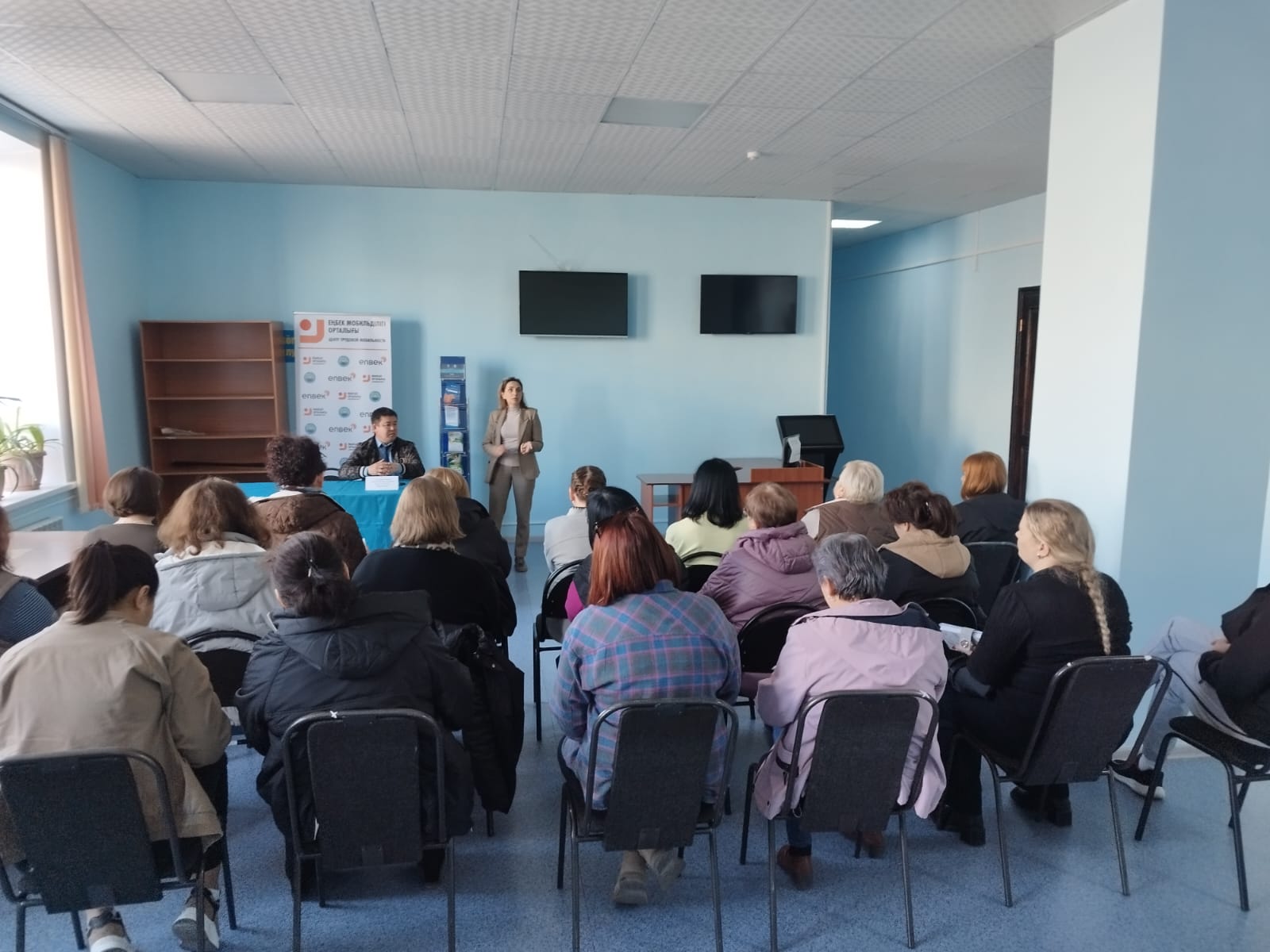 ШЕМОНАИХА АУДАНЫНДА ЕҢБЕК ЗАҢНАМАСЫ МЕН ЕҢБЕК ҚАУІПСІЗДІГІ МӘСЕЛЕЛЕРІ ТАЛҚЫЛАНДЫ