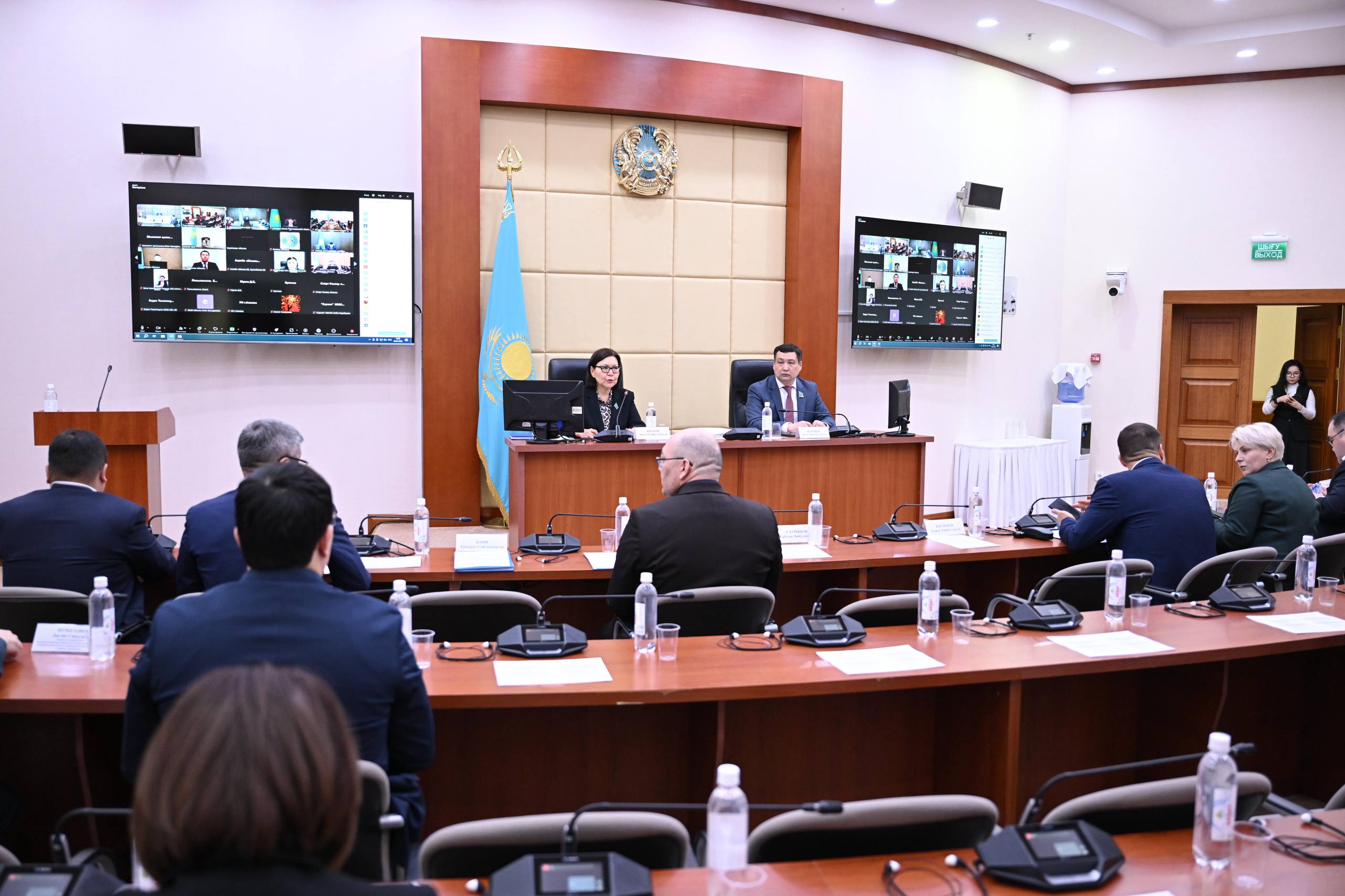 Қорғаныс министрінің орынбасары Мәжілісте жастардың әскерге дейінгі даярлық жүйесінің жаңартылған нұсқасын таныстырды