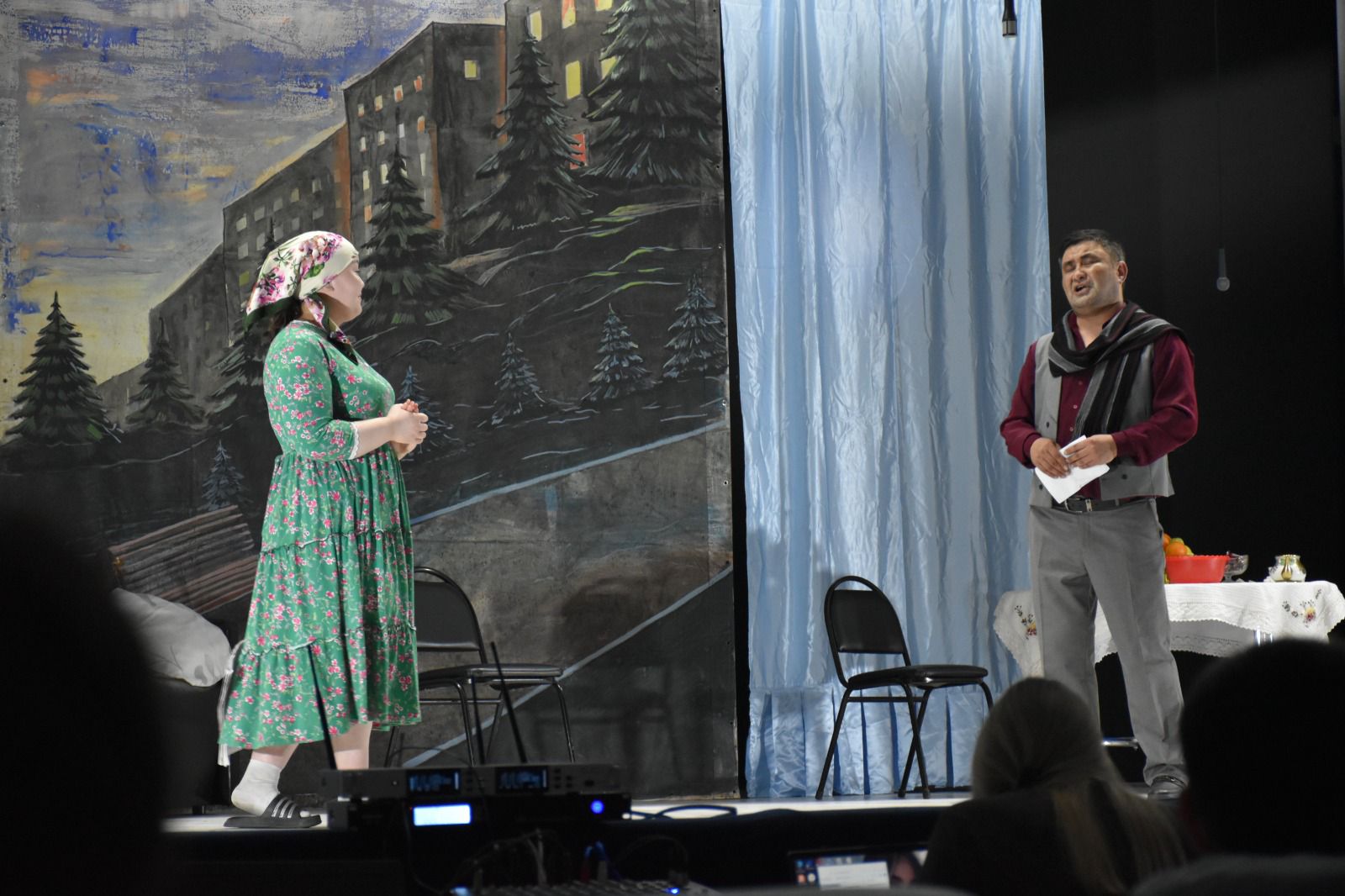 Театр айлығы басталды.