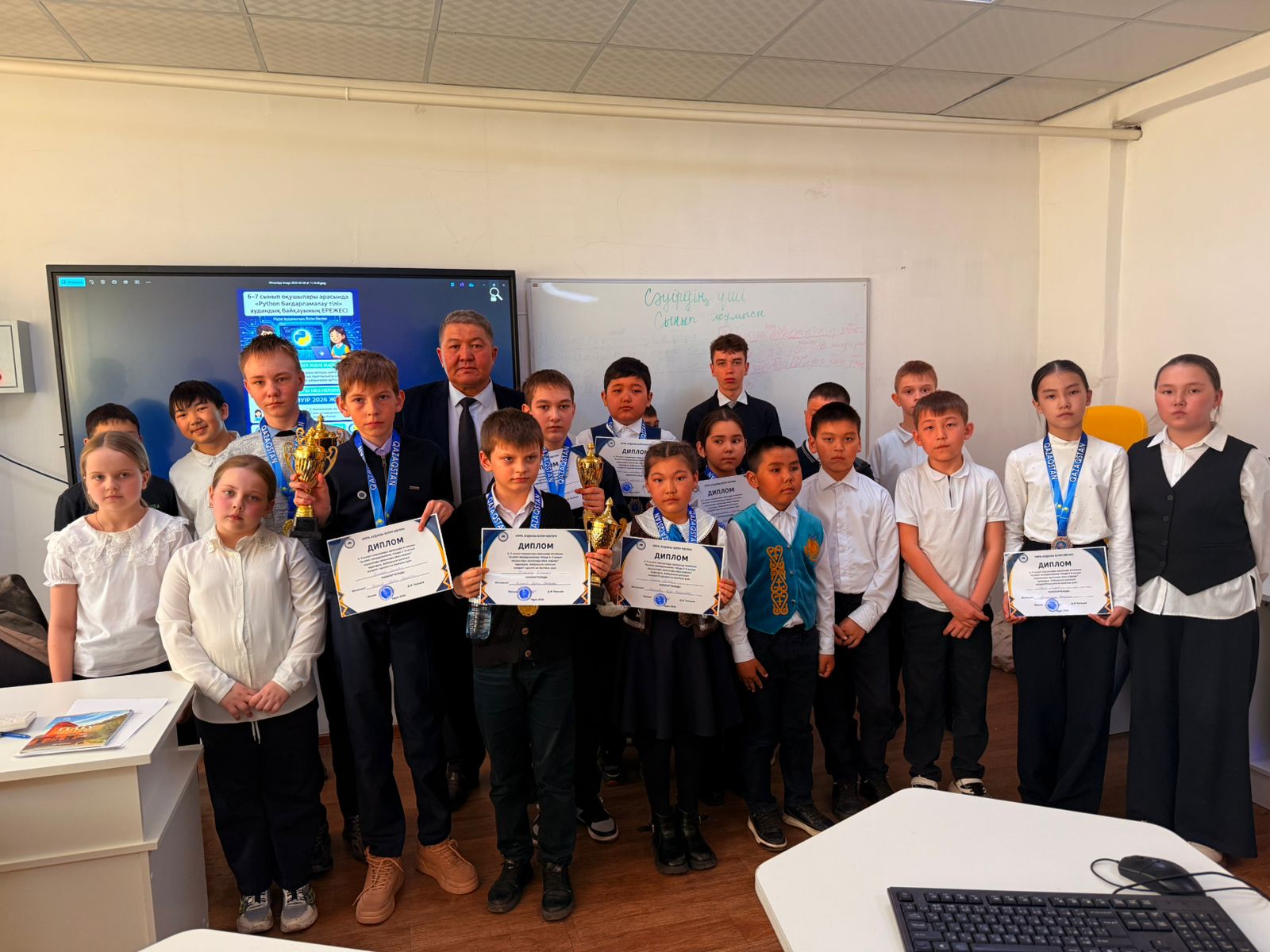 9 сәуір күні Ыбырай Алтынсарин атындағы тірек мектебінде бағдарламалау бойынша байқау өтті