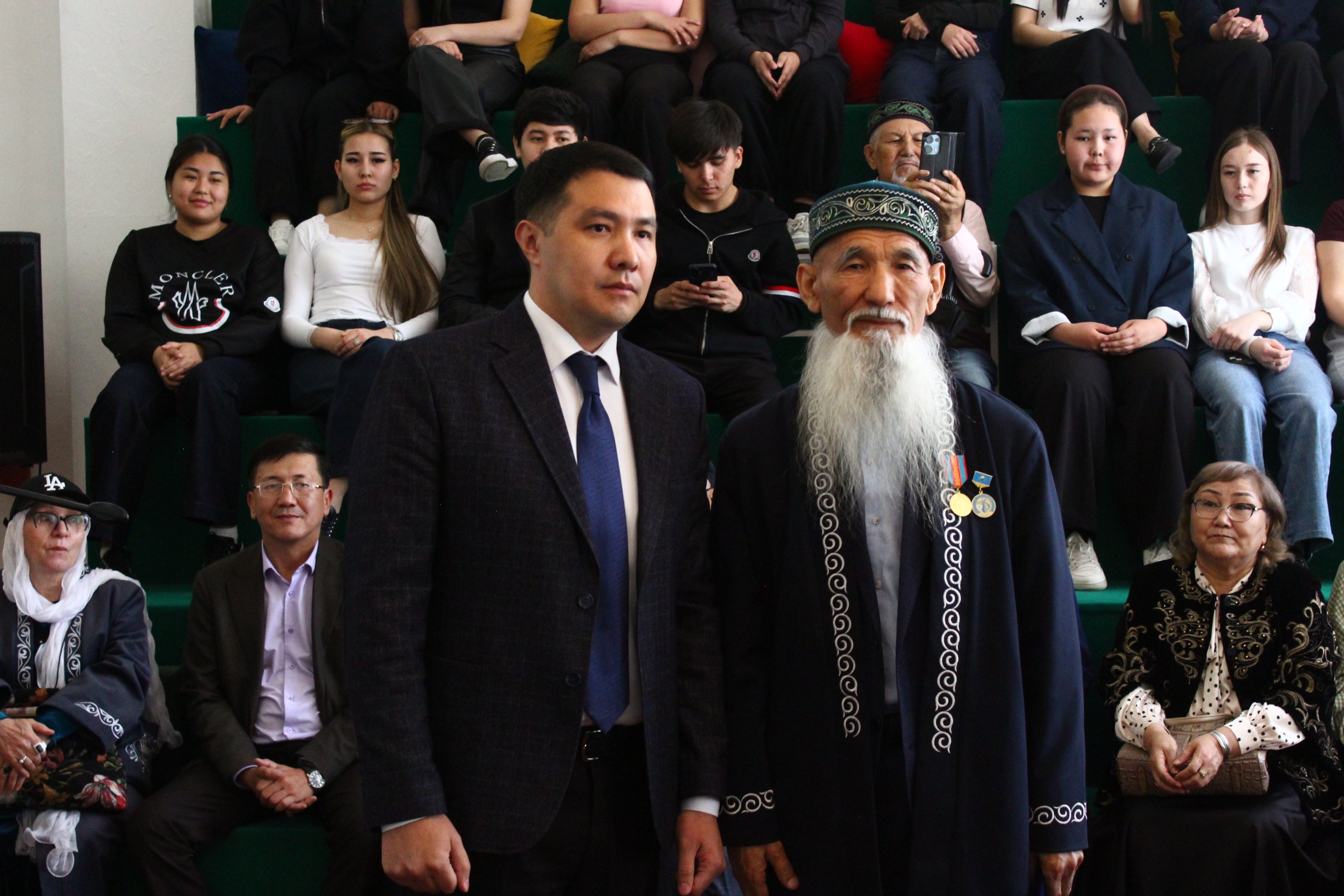 Шорабек Айдаровтың «Жарық сәуе» кітабының тұсауы кесілді