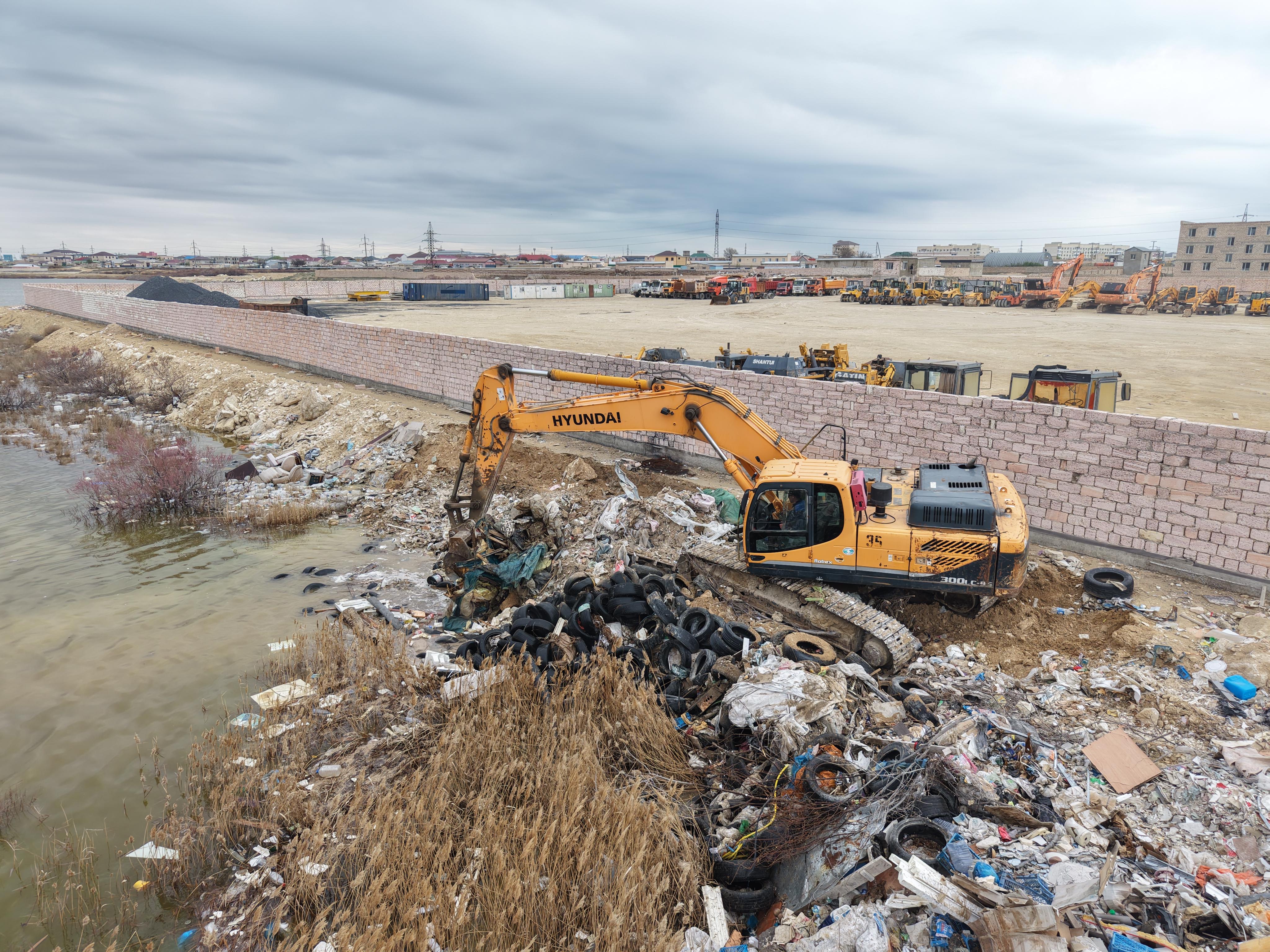 Ақтау қаласында заңсыз қоқыс қалдықтарын жою жұмыстары жалғасуда