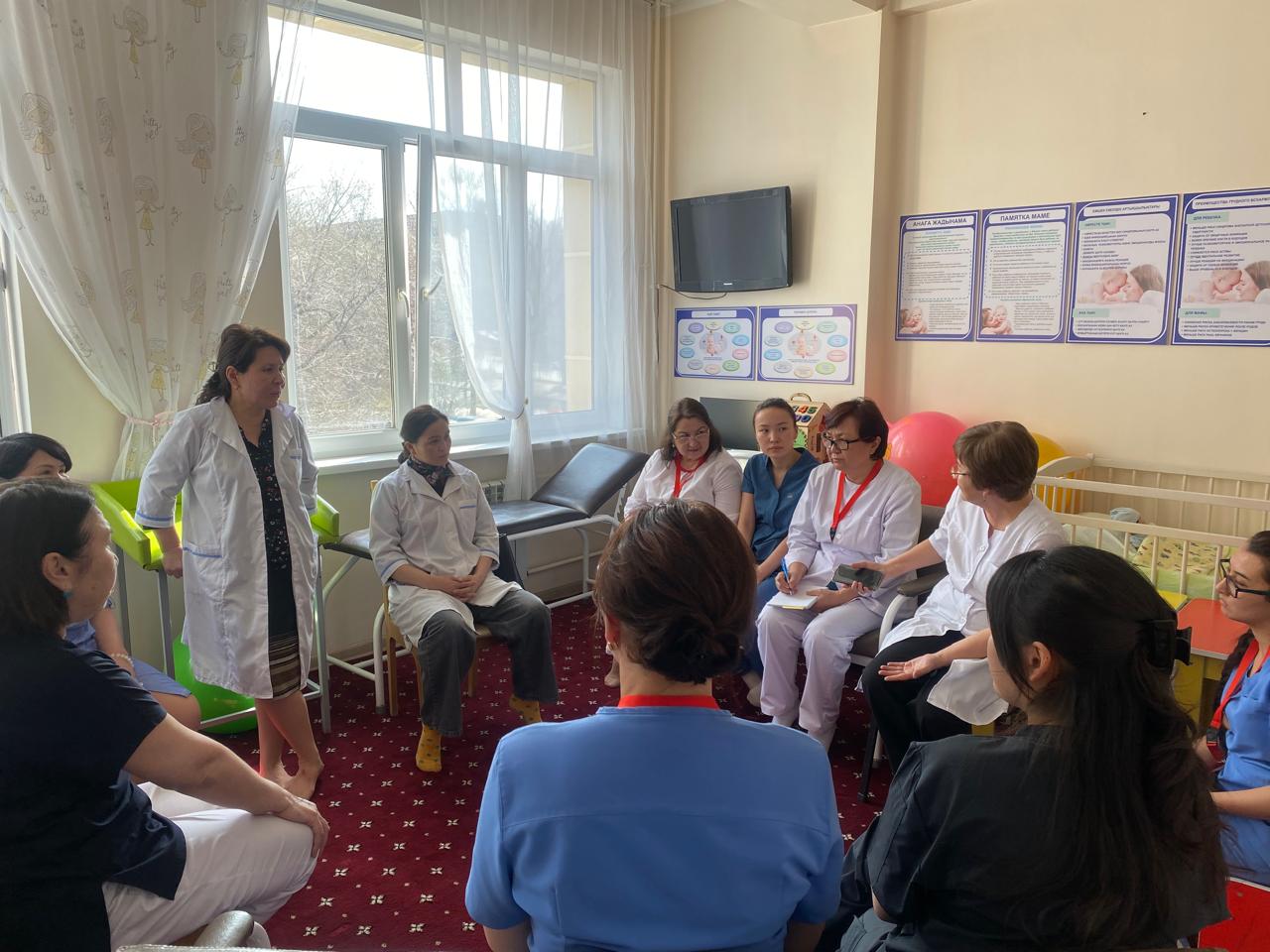 №5 Қалалық емханада ОМӘС-4 отырысы: арнайы әлеуметтік қызметтер көрсету және медициналық-әлеуметтік сараптама сапасын арттыру мәселелері