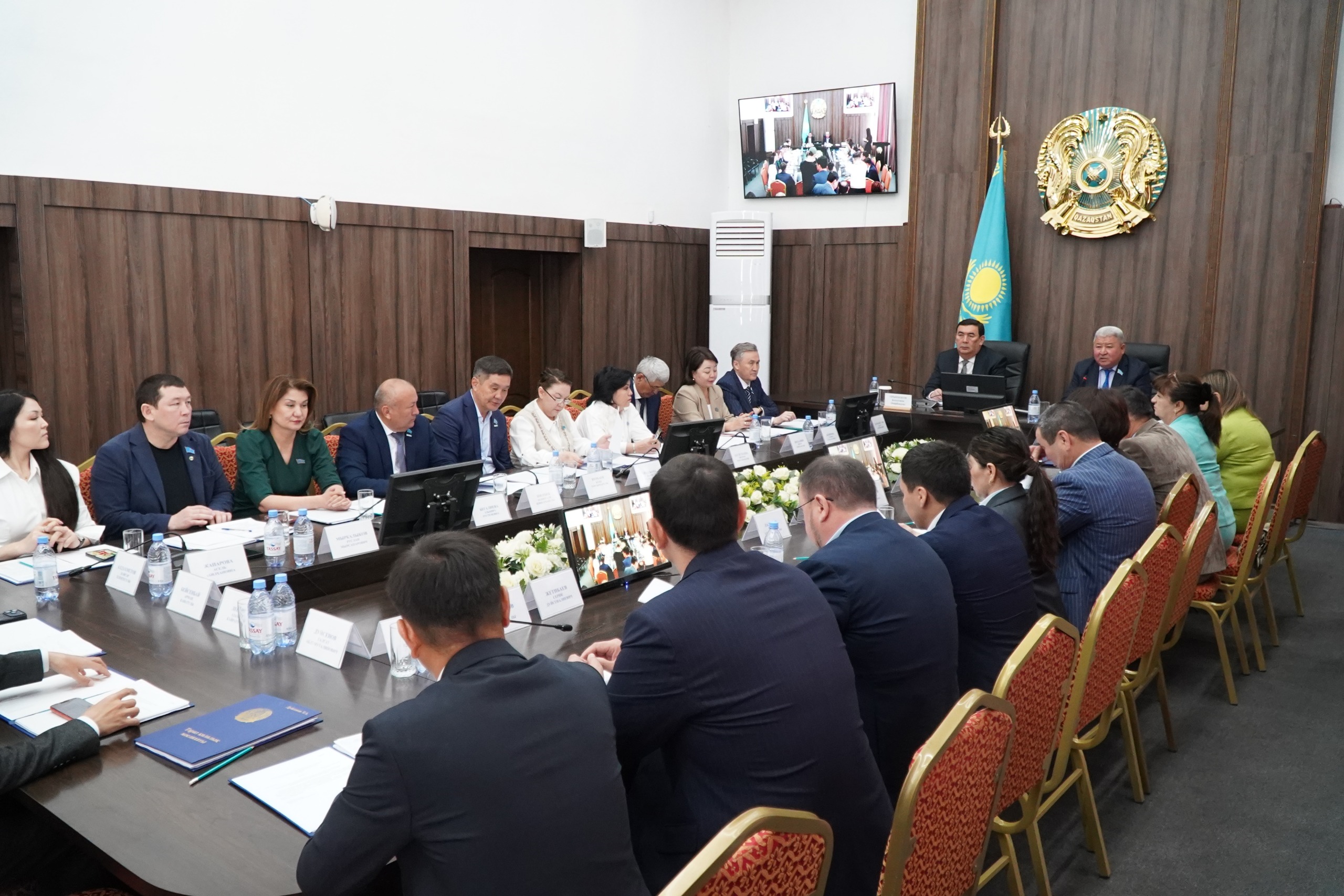 Тараз қаласының әкімі Бақытжан Орынбеков сегізінші  шақырылған қалалық мәслихаттың кезектен тыс 39-сессиясына қатысты