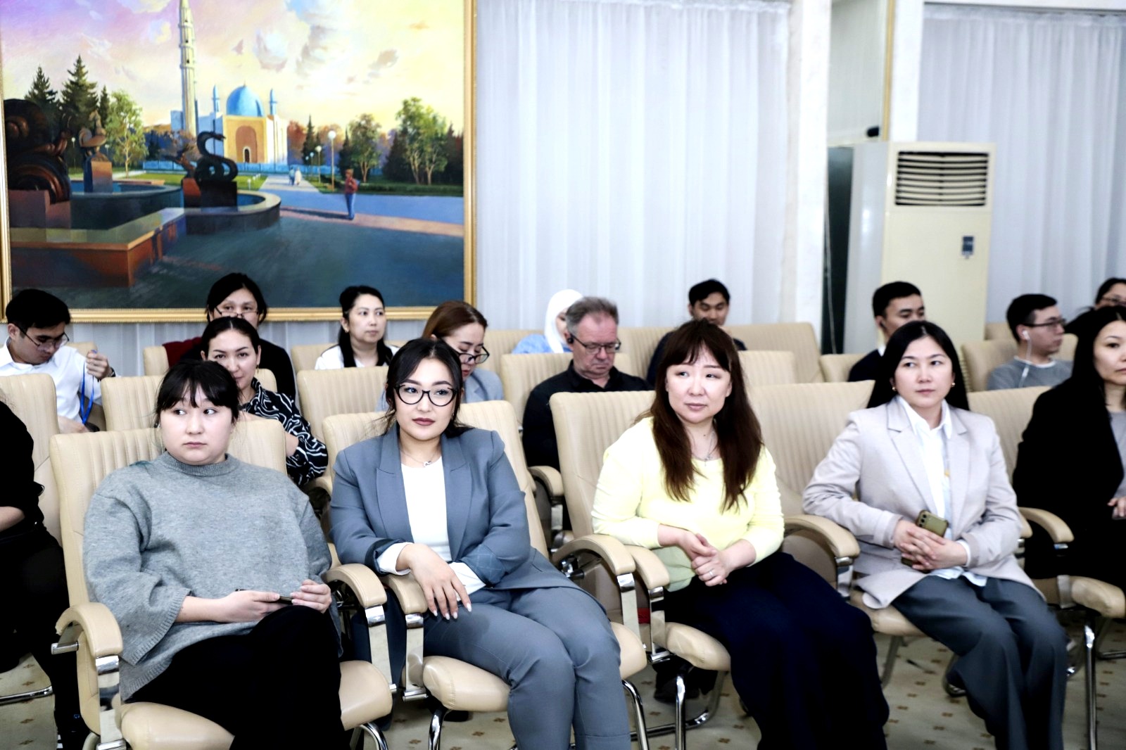 ШҚО-да «Жасанды интеллект және инновациялар» атты XII Халықаралық ғылыми-техникалық конференция өтті