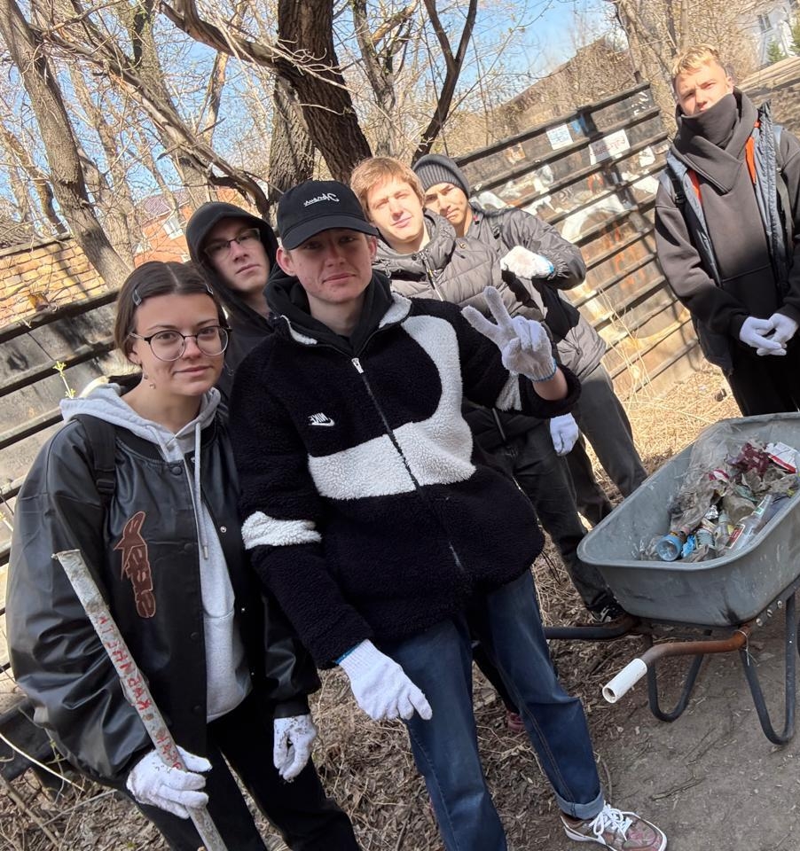 Қазақстан Республикасындағы Адам құқықтары жөніндегі уәкіл "Еркіндік рухы" жанындағы жастар құқықтары жөніндегі Комиссияның Қарағанды облысы бойынша өкілі Адам құқықтары жөніндегі уәкілдің өкілі А.Н. Тлешевпен және қаланың белсенді жастарымен бірлесіп сенбілікке қатысты: қоршаған ортаны қорғауға, қаланың тазалығын сақтауға және экологиялық мәдениетті арттыруға бағытталған жұмыстар жүргізілді