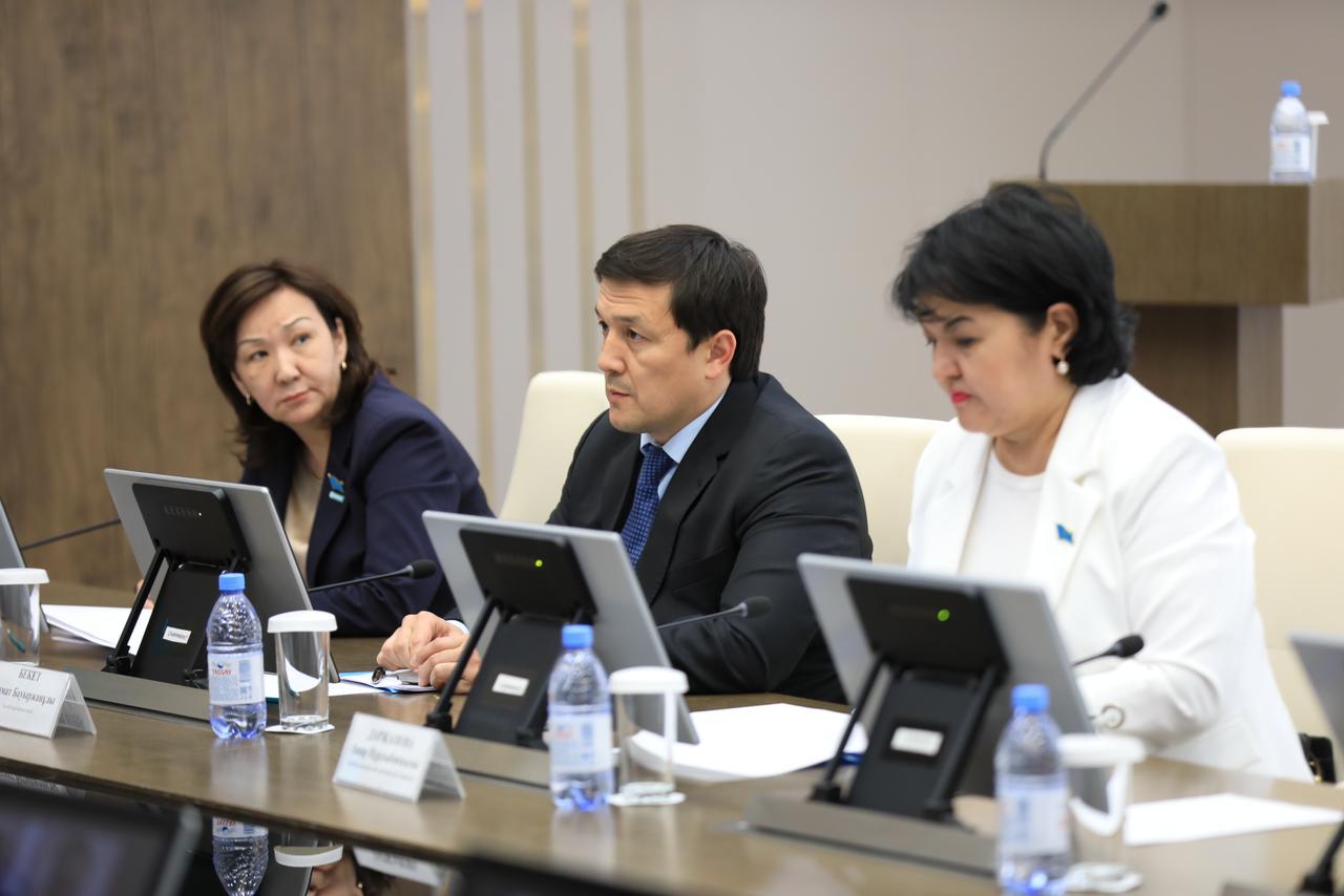 Асхат Шахаров азаматтардың мәселелерін тыңдады