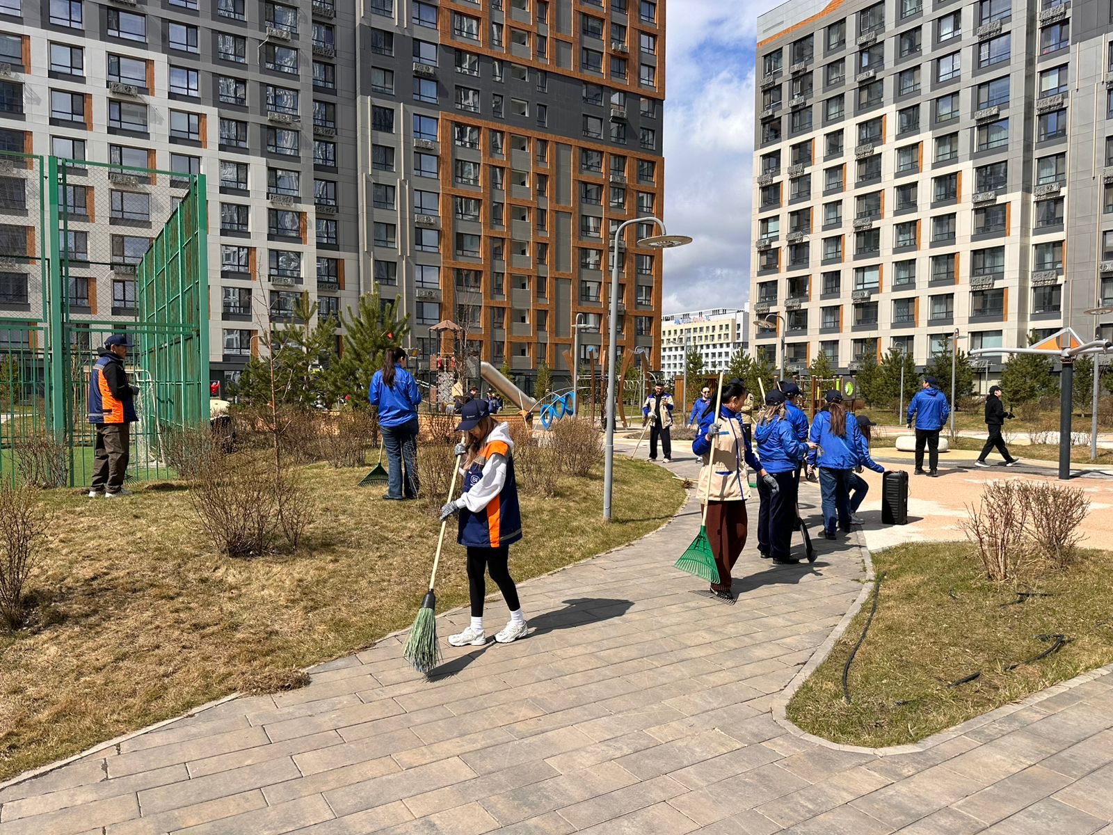 «Таза Қазақстан»: Астанада 7 мыңға жуық құрылысшы экологиялық акцияға қатысты