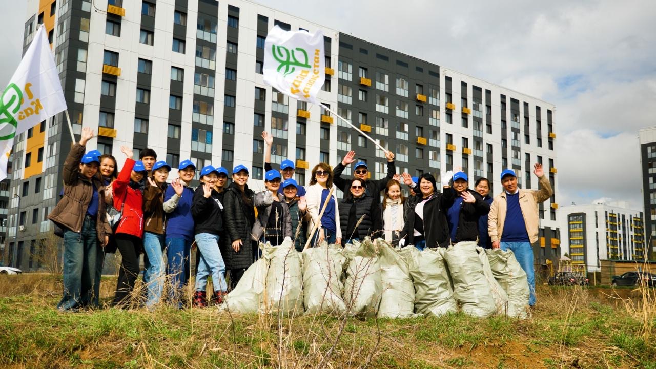 Астанада мыңнан астам банк қызметкері «Таза Қазақстан» акциясына қатысты