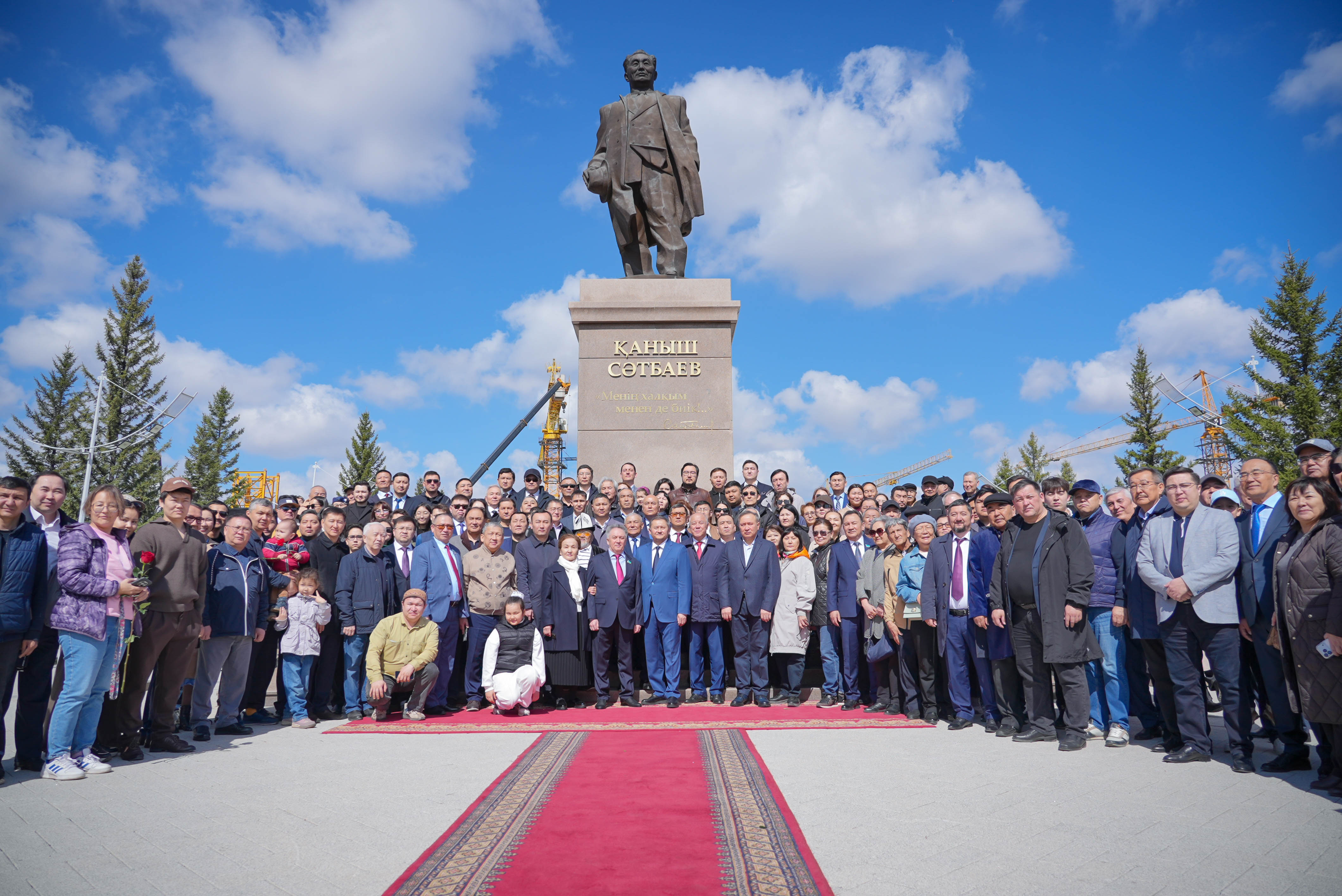 Ғылым күні: Астанада Қаныш Имантайұлы Сәтбаевты еске алу рәсімі өтті