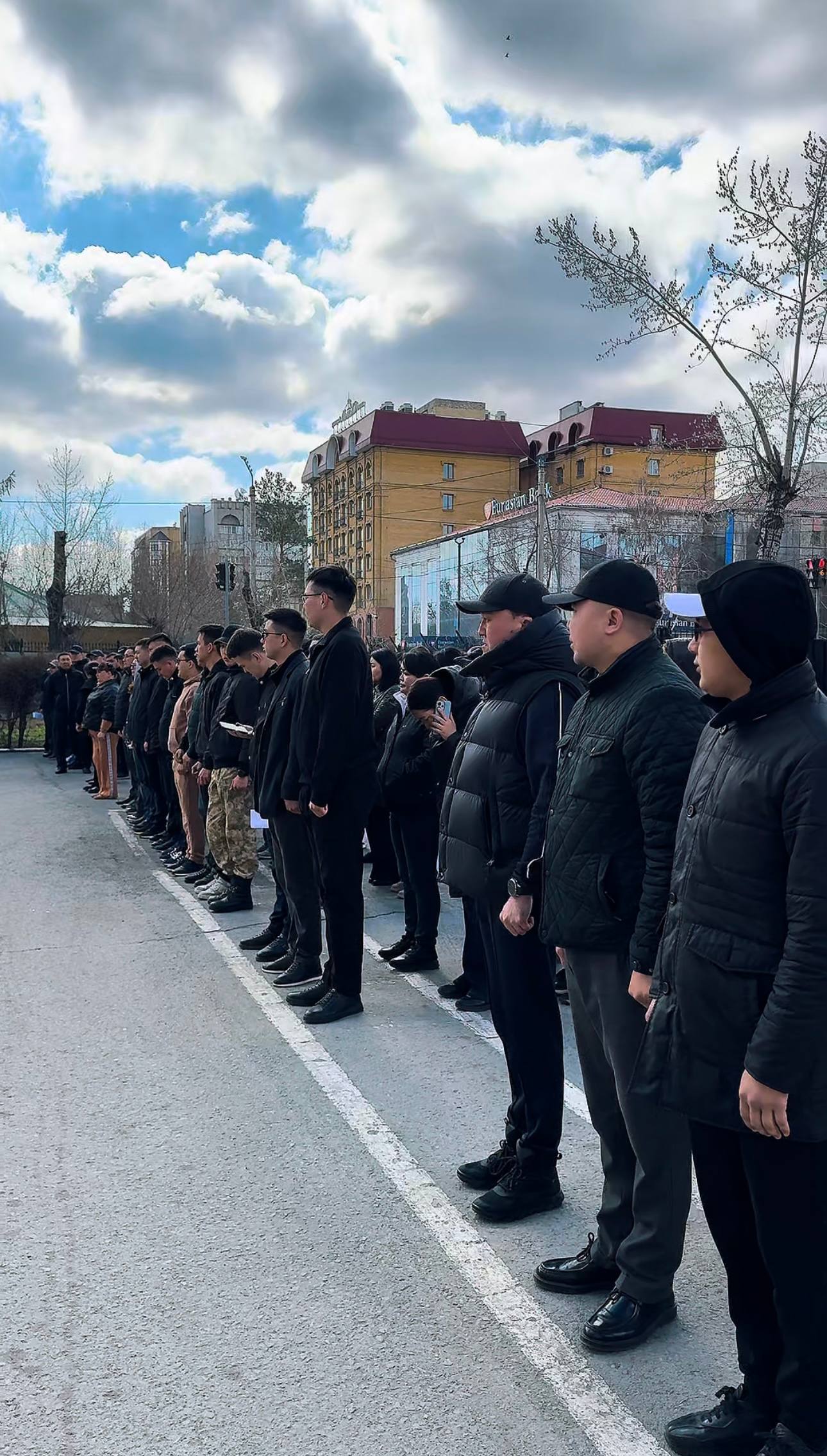 Таза қала — ортақ іс: Абай облысының полицейлері «Таза Қазақстан» акциясына қатысуда